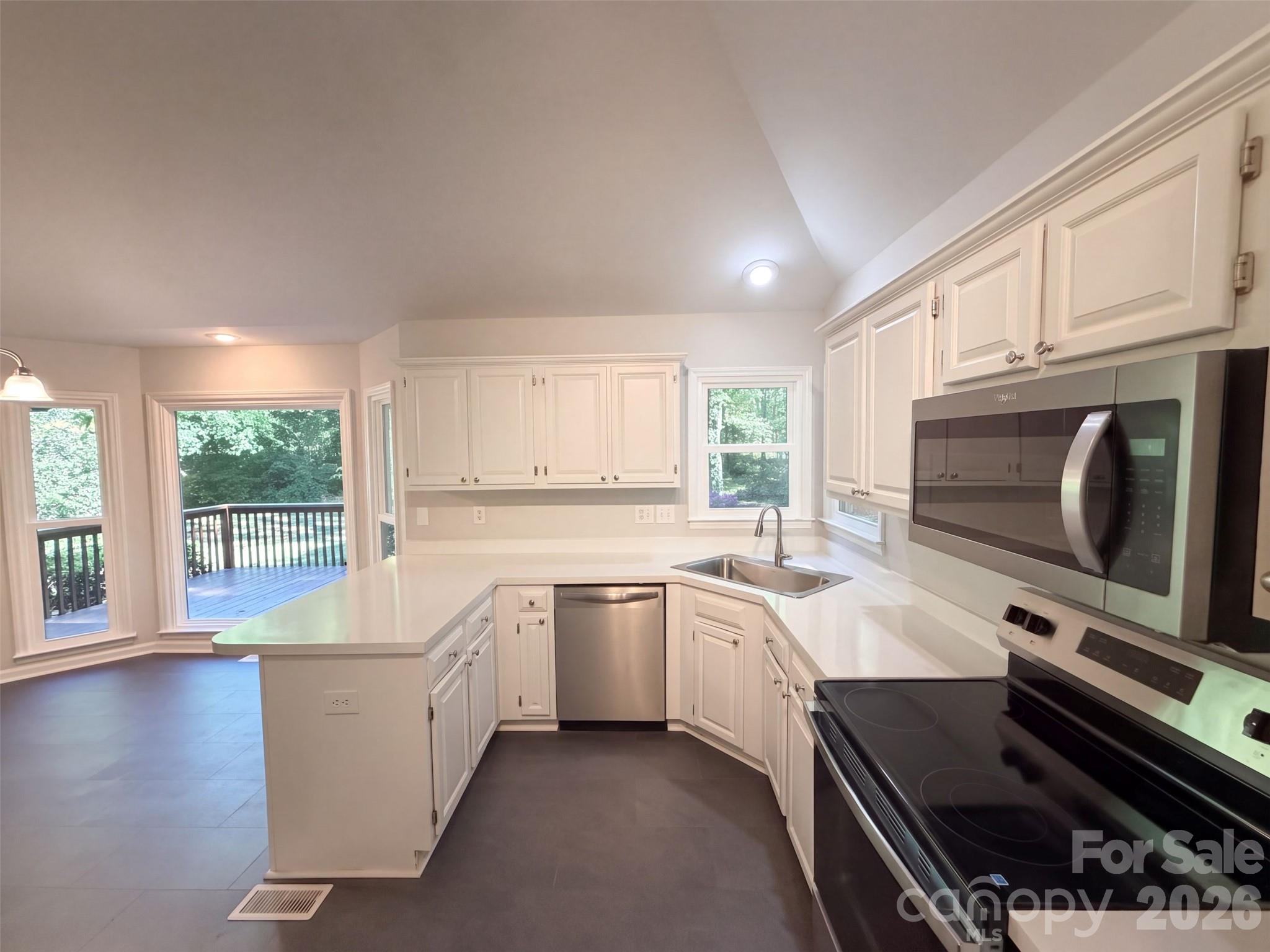 1104 Thoroughbred Place Property Photo 2