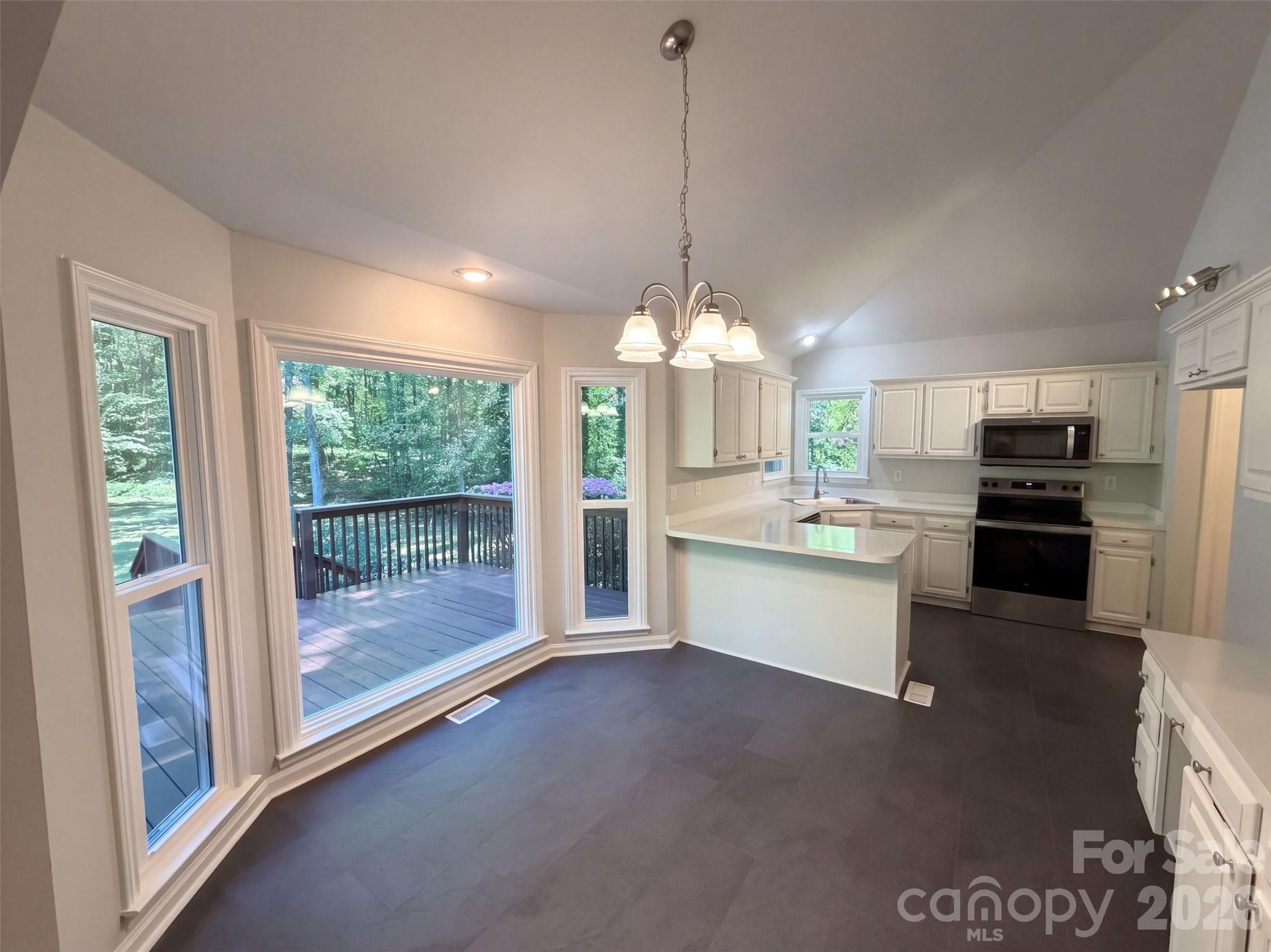 1104 Thoroughbred Place Property Photo 6
