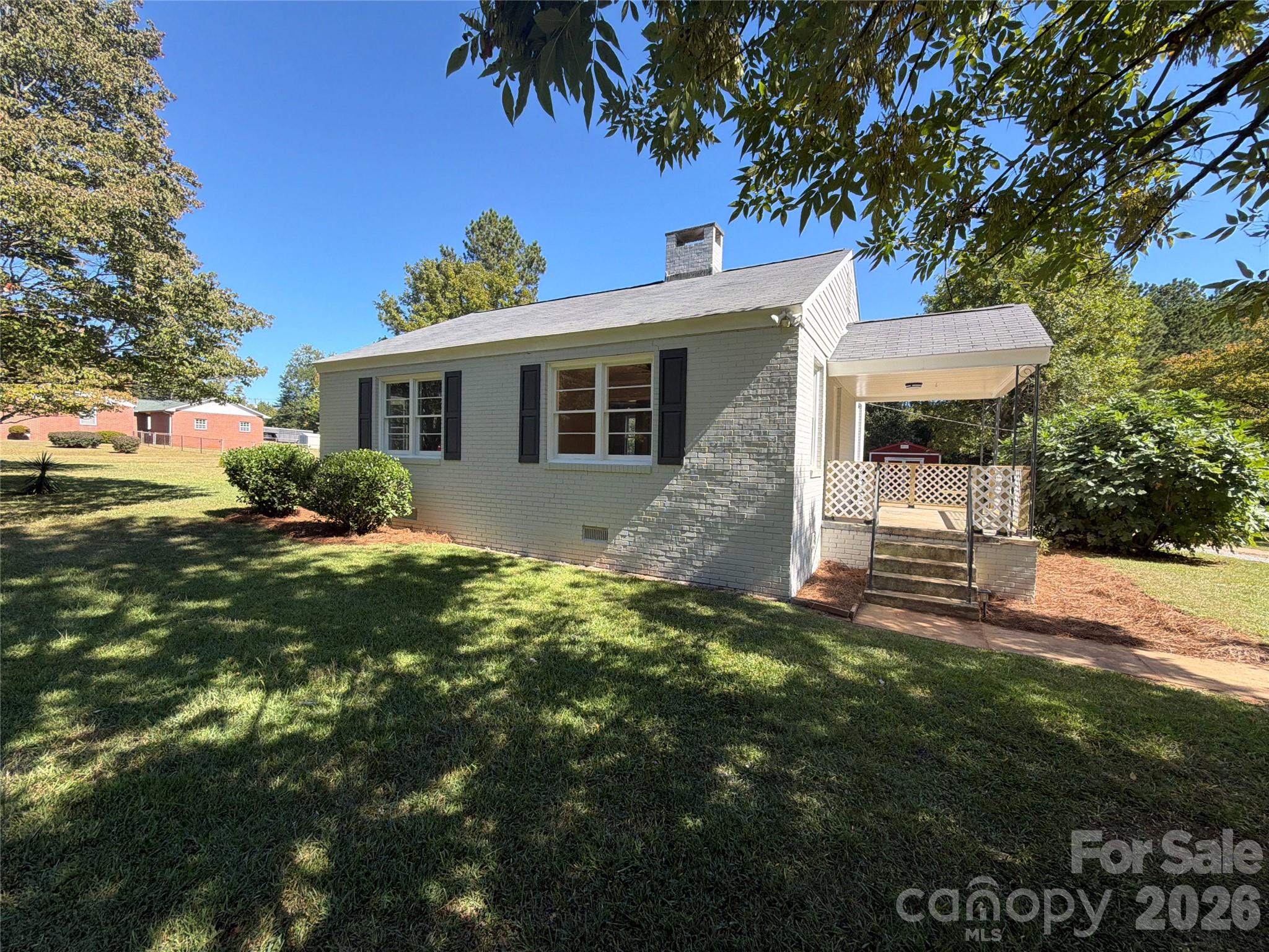 521 Grace Avenue Property Photo 1