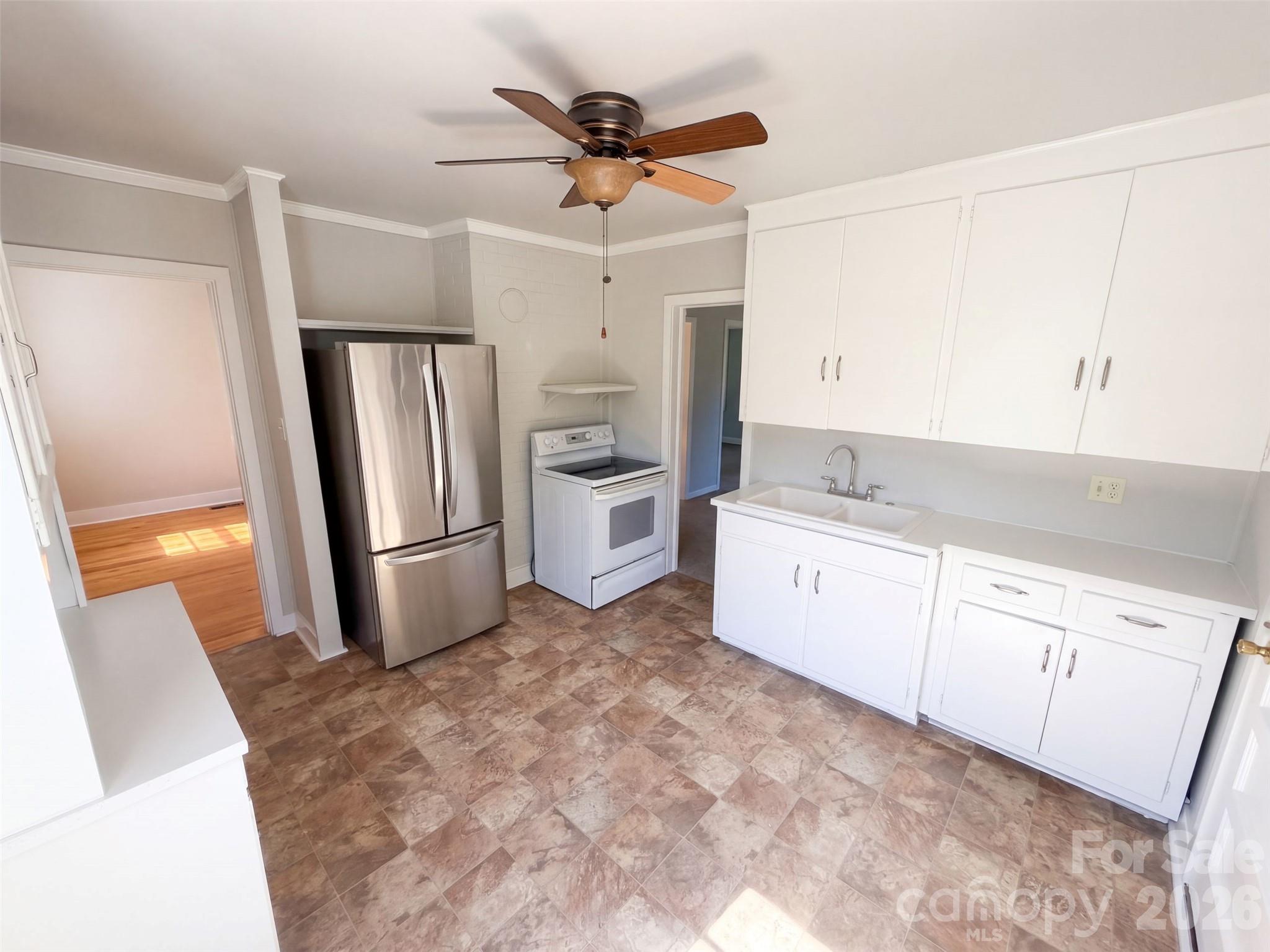 521 Grace Avenue Property Photo 2