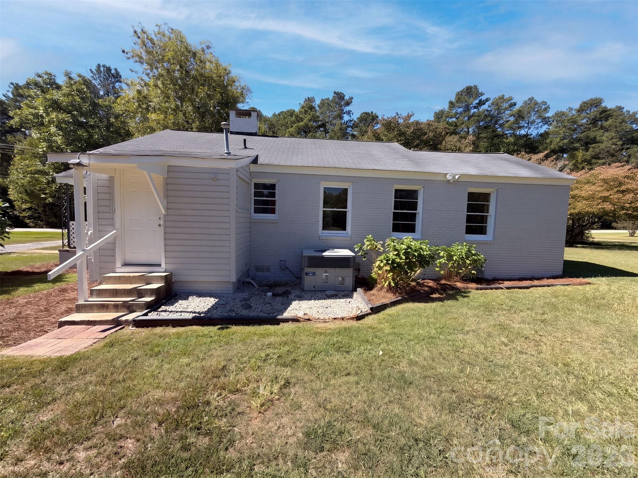 521 Grace Avenue Property Photo 5