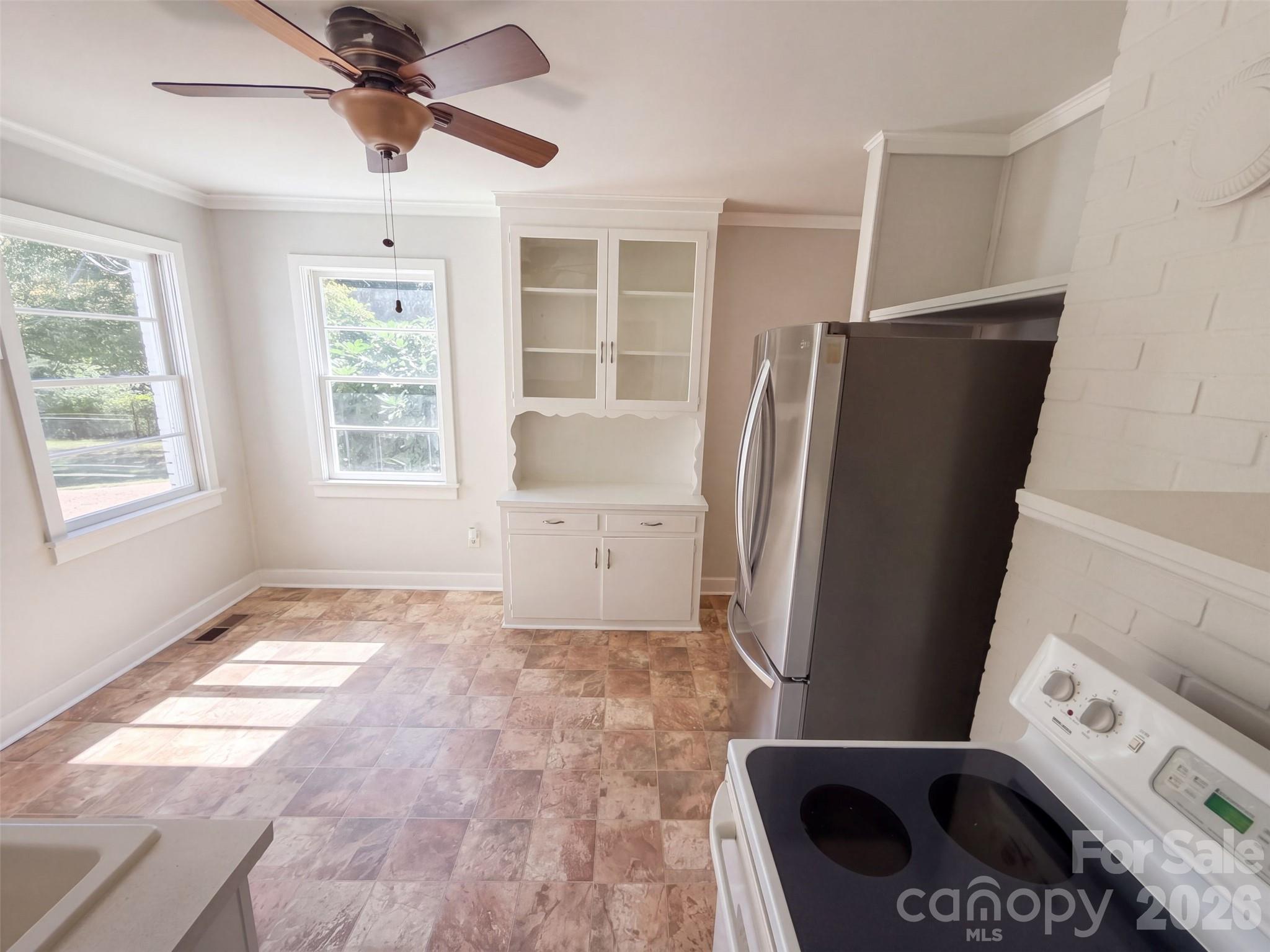 521 Grace Avenue Property Photo 6