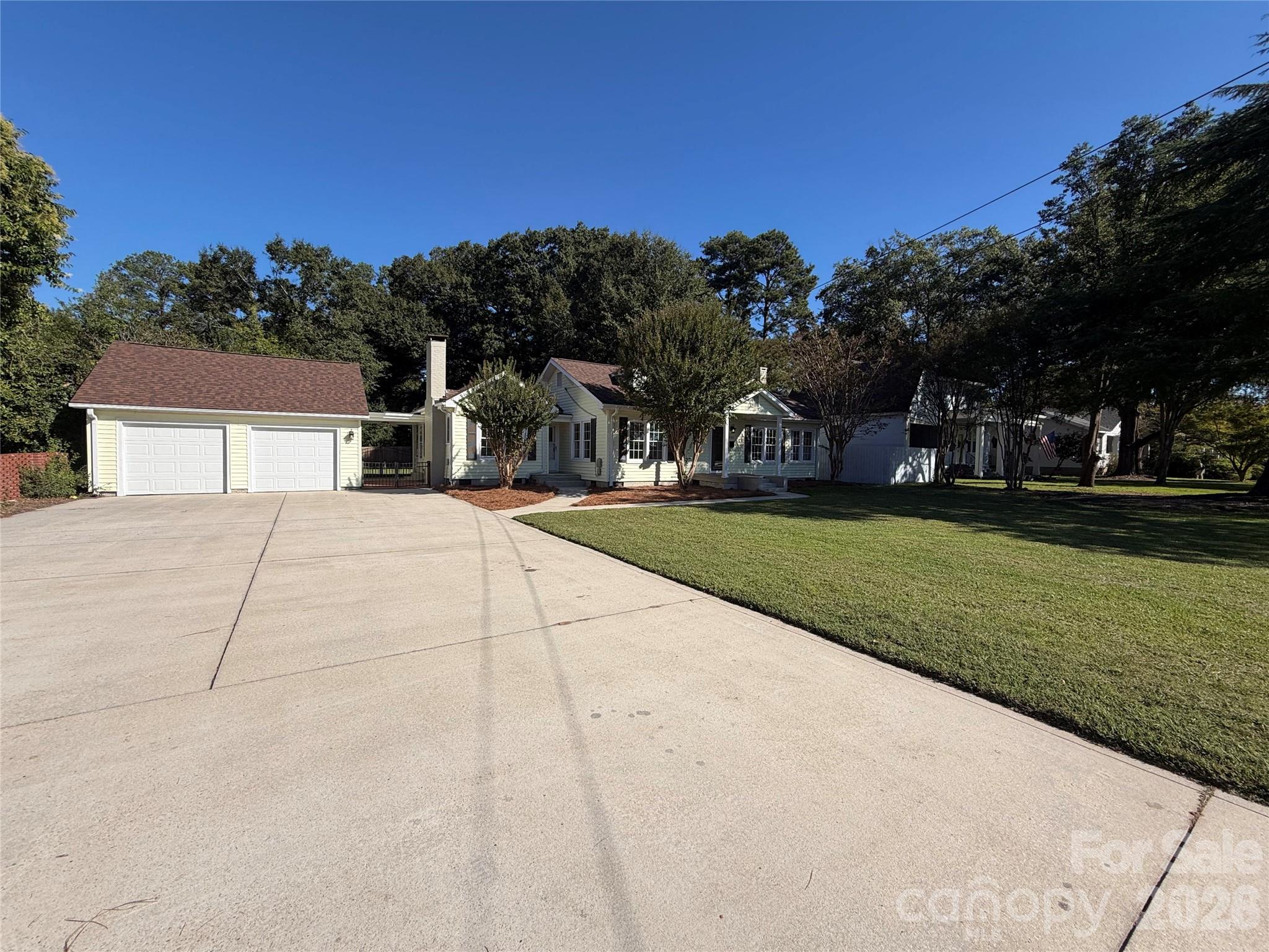 208 Pressly Street Property Photo 1