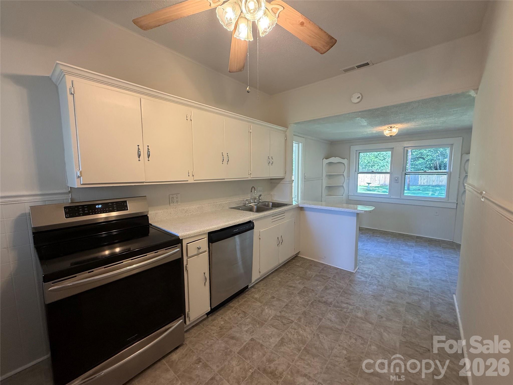 208 Pressly Street Property Photo 2