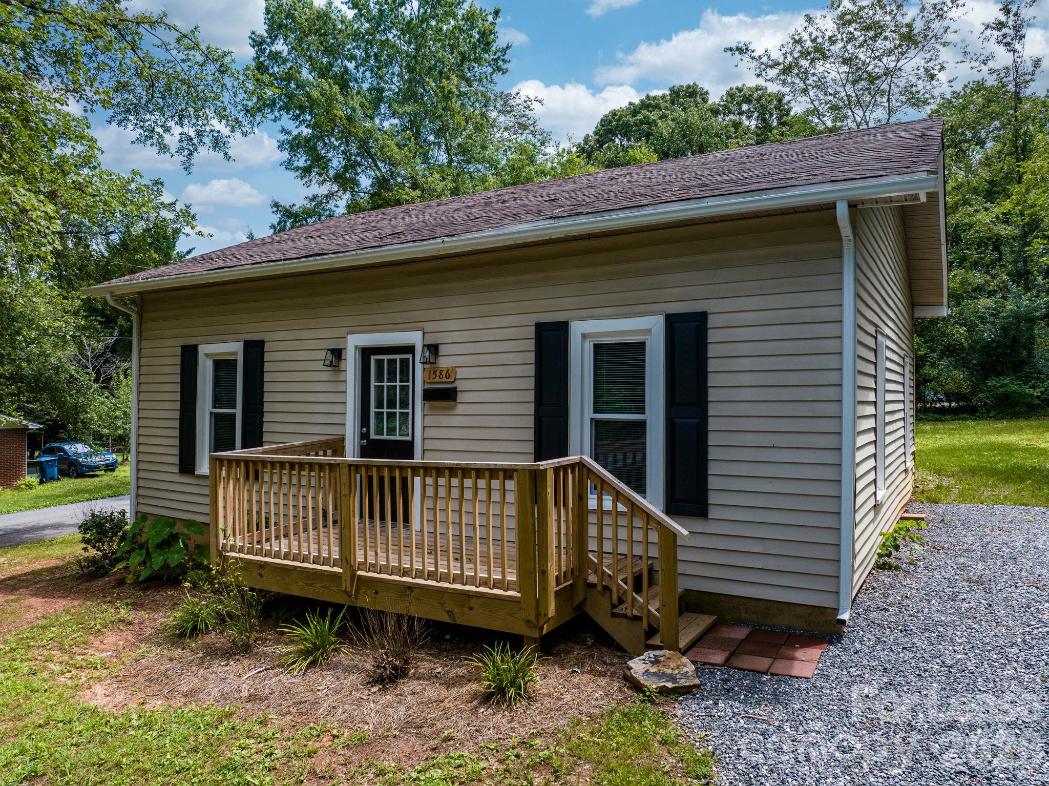 1586 3rd Street Drive Property Photo 5