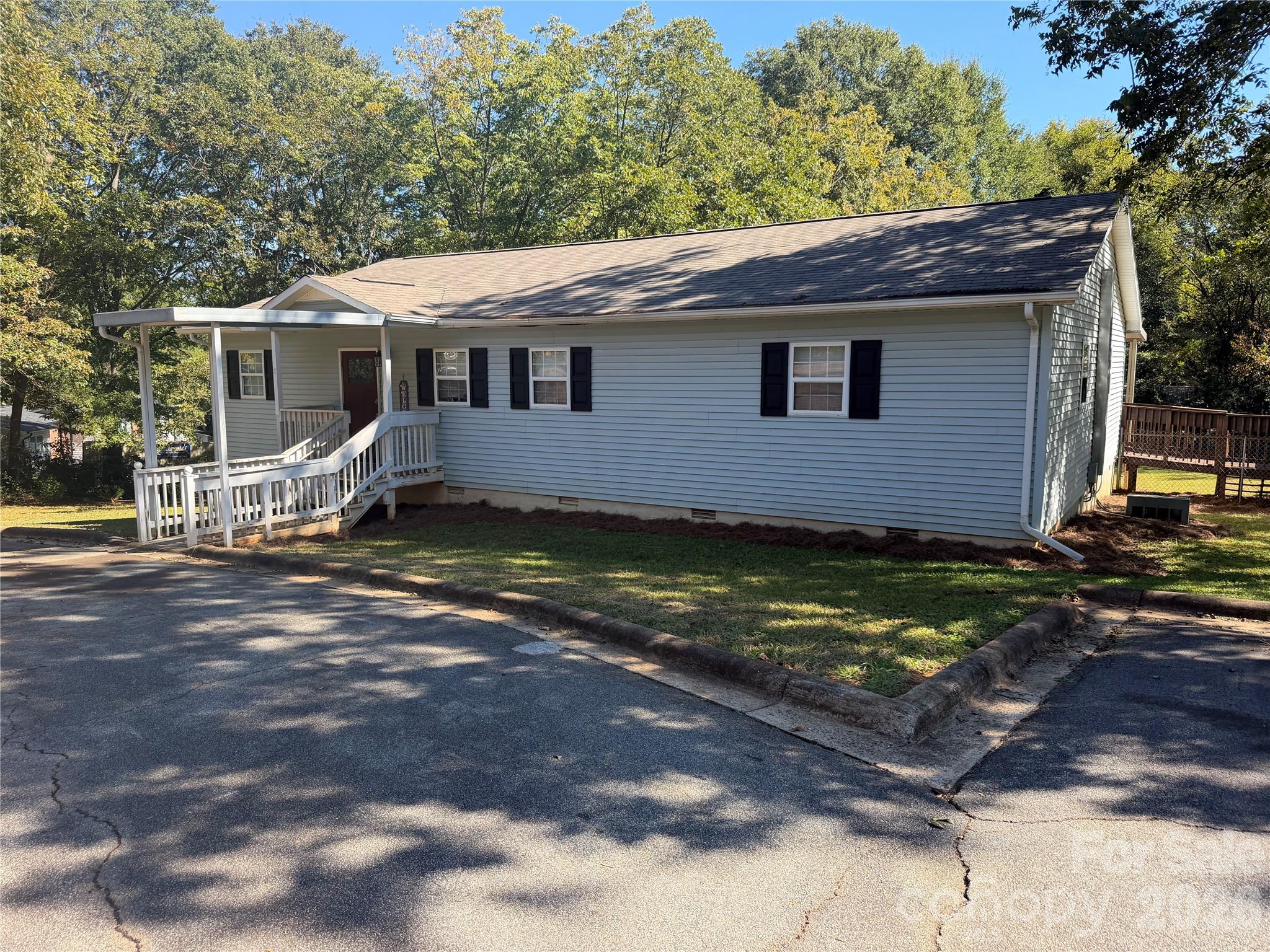 104 E Clairborne Street Property Photo 1