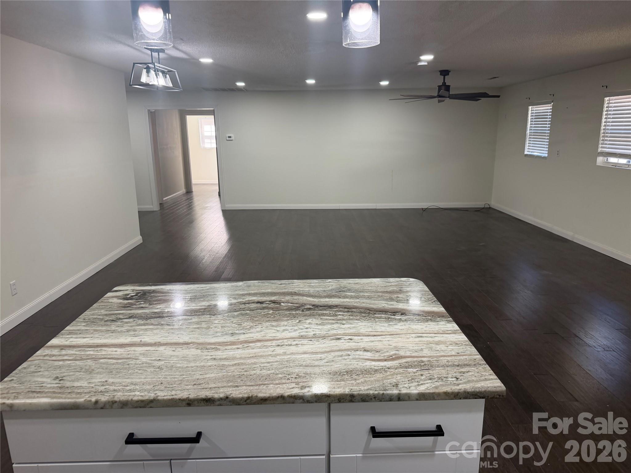 104 E Clairborne Street Property Photo 3