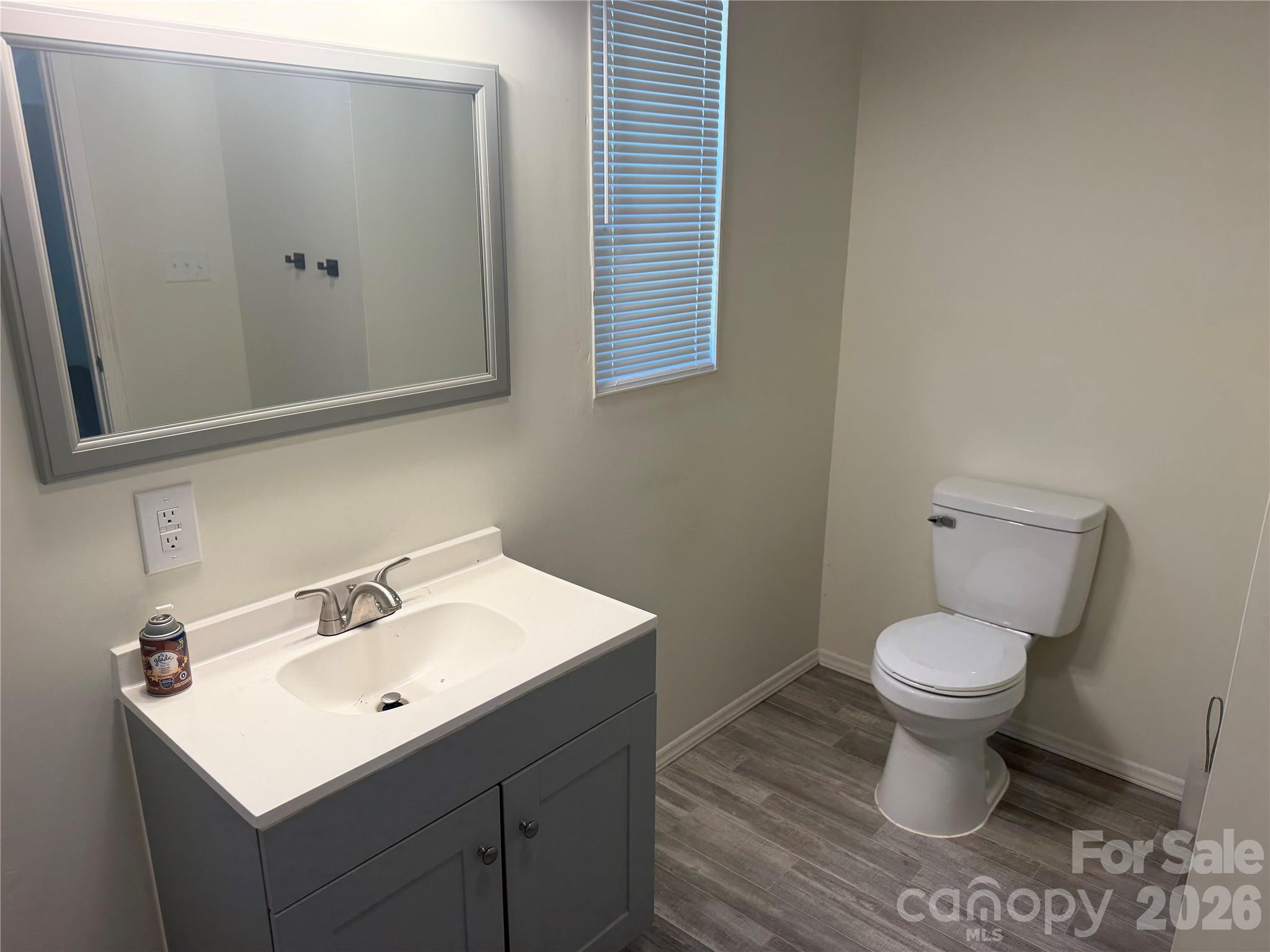 104 E Clairborne Street Property Photo 9