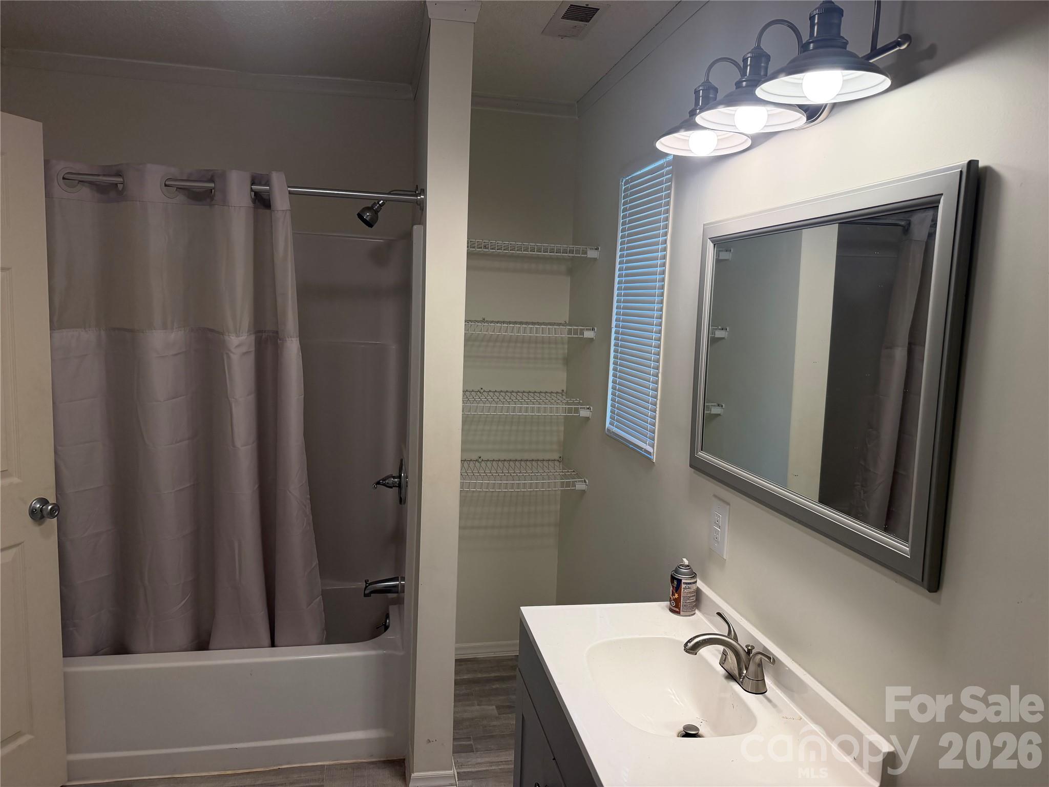 104 E Clairborne Street Property Photo 10