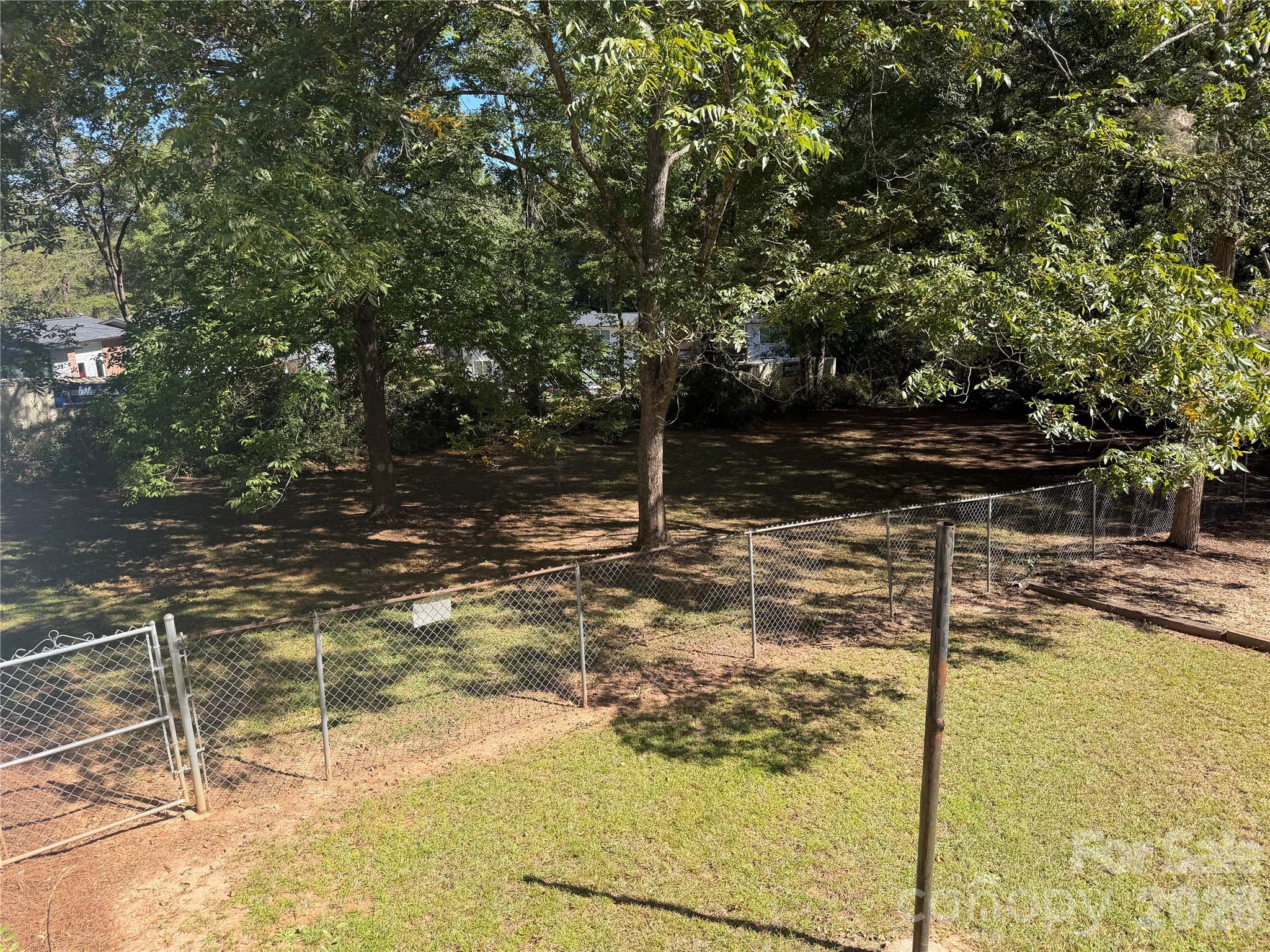 104 E Clairborne Street Property Photo 18