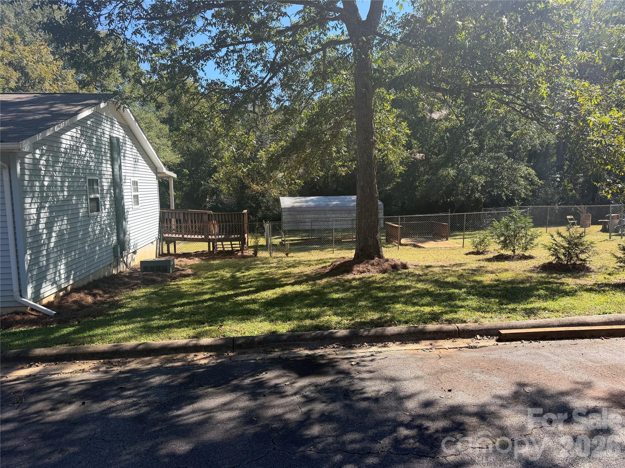 104 E Clairborne Street Property Photo 20