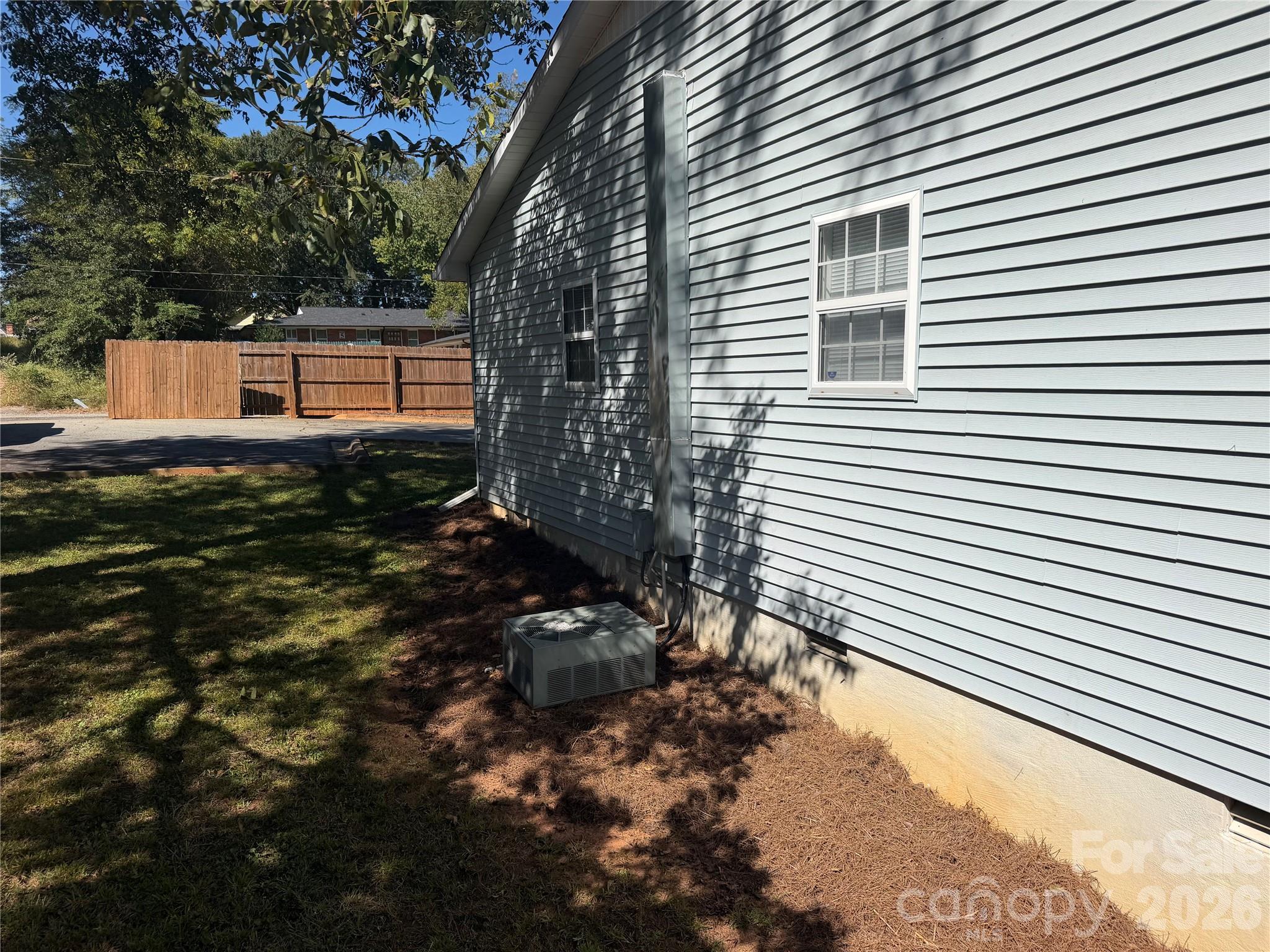104 E Clairborne Street Property Photo 21