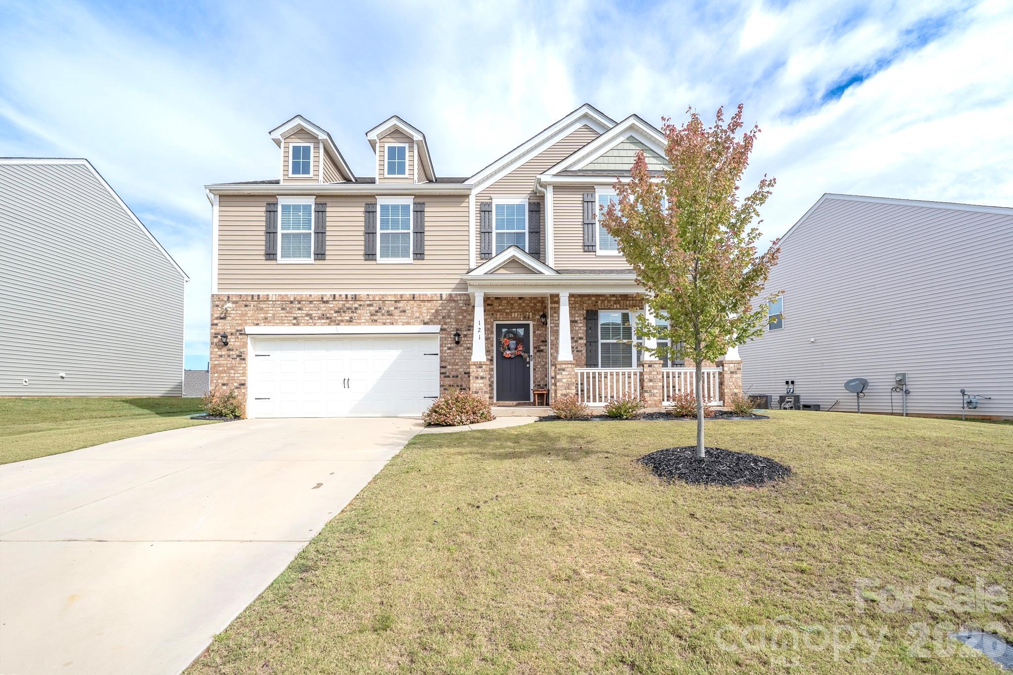 121 Giant Oak Avenue Property Photo 1
