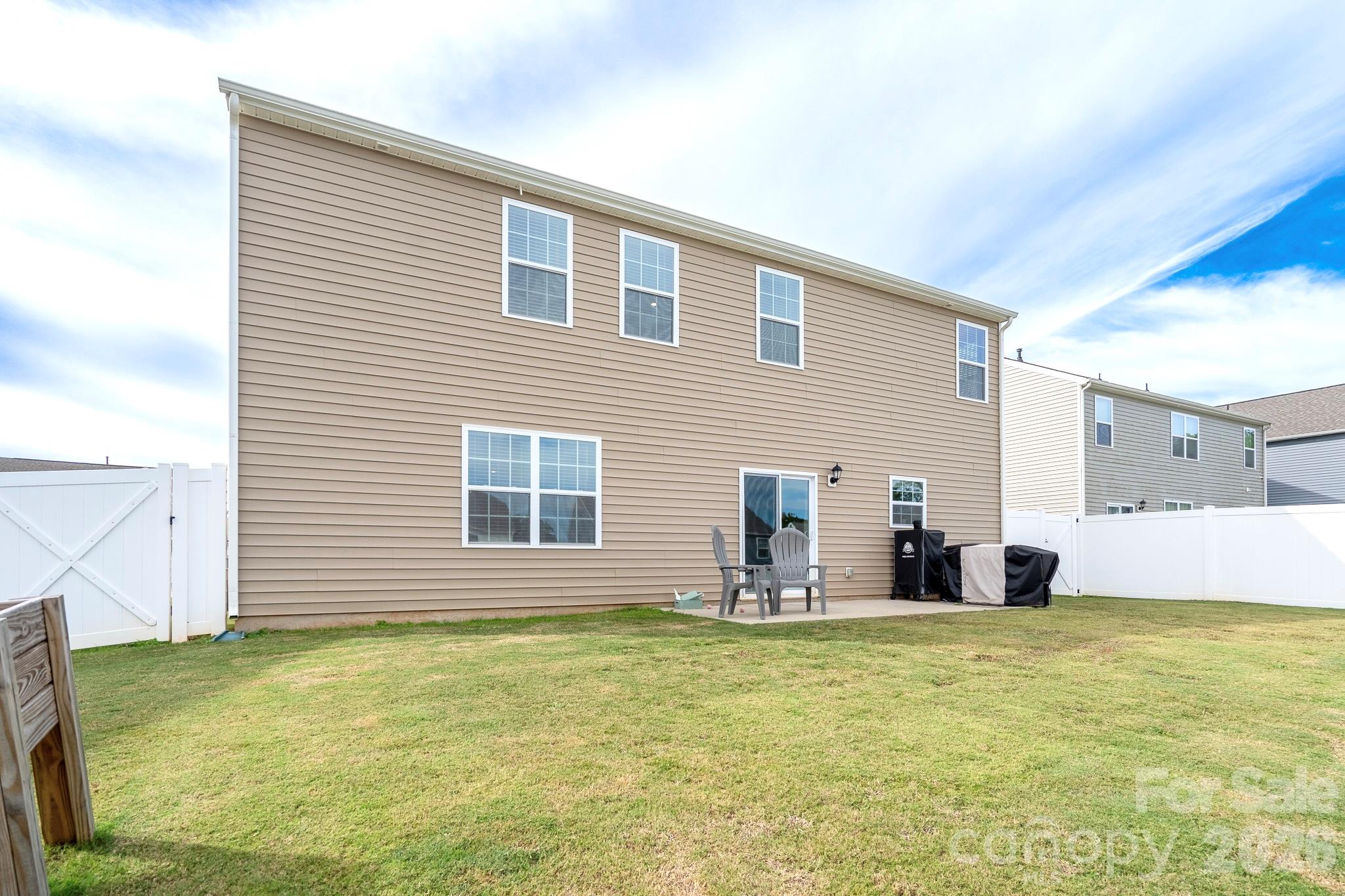 121 Giant Oak Avenue Property Photo 4