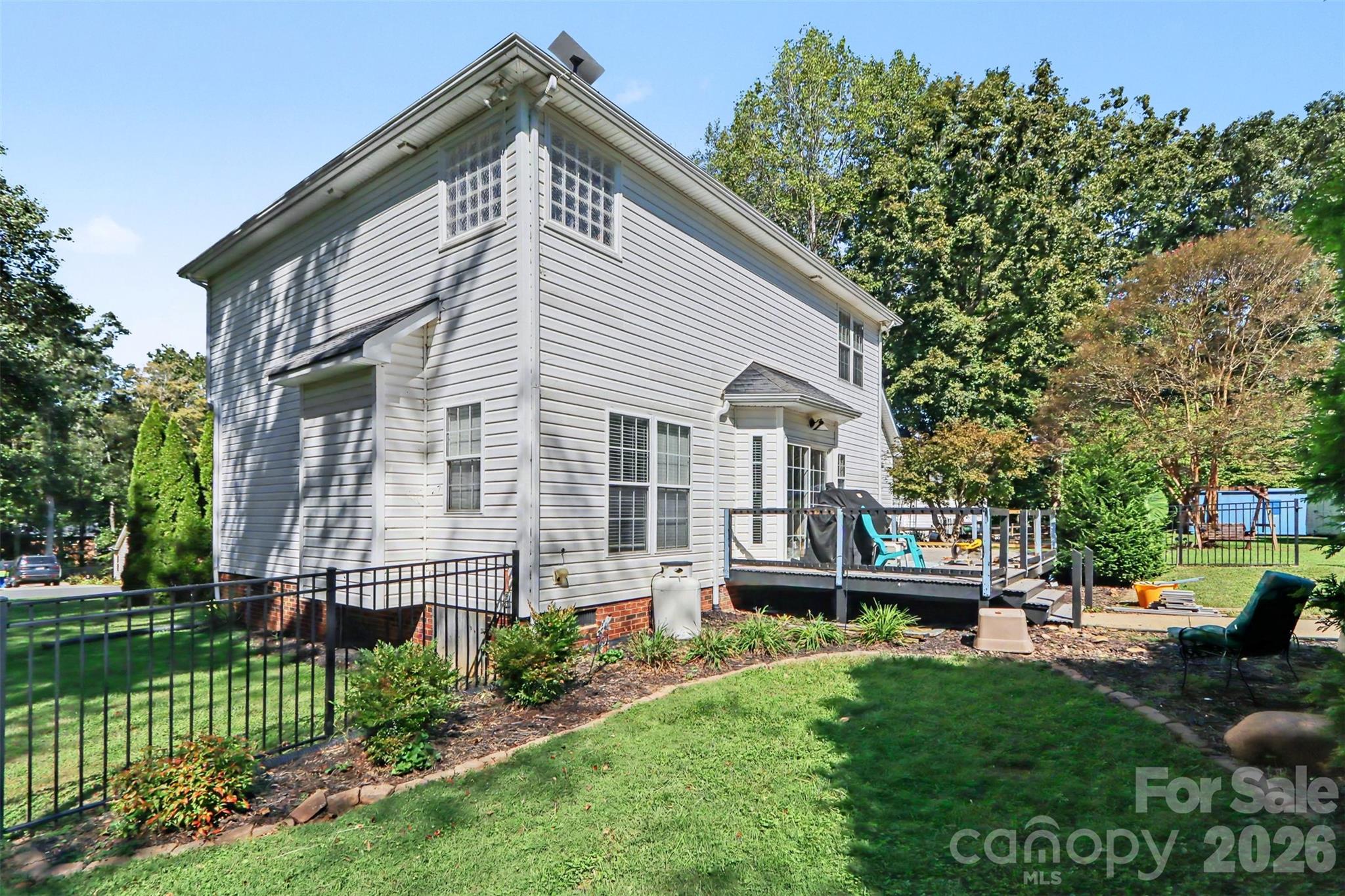1233 Waterford Road Property Photo 3