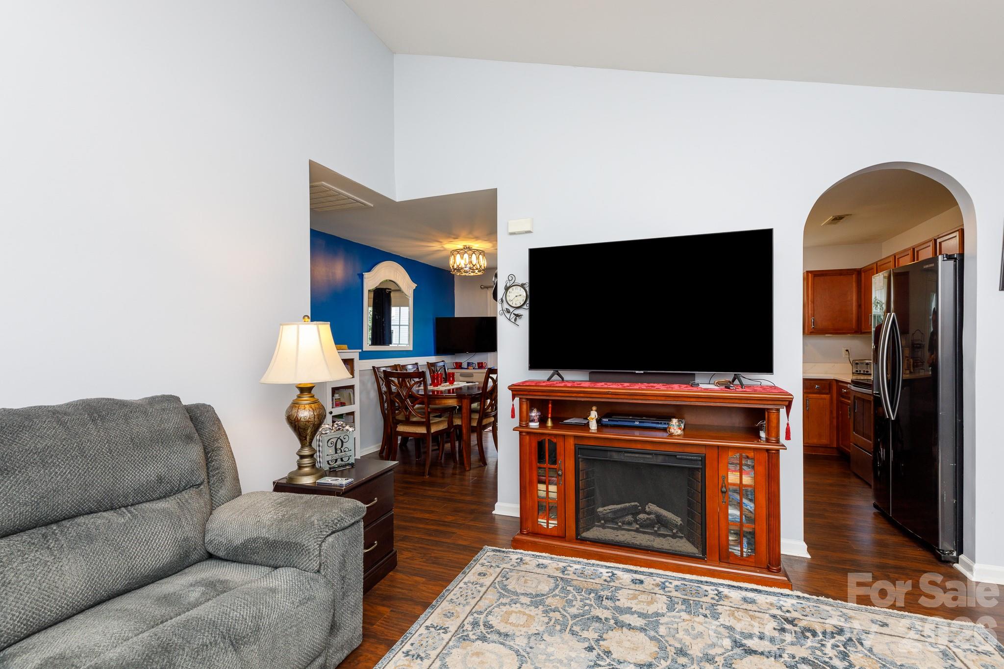 229 Chicago Lane Property Photo 6