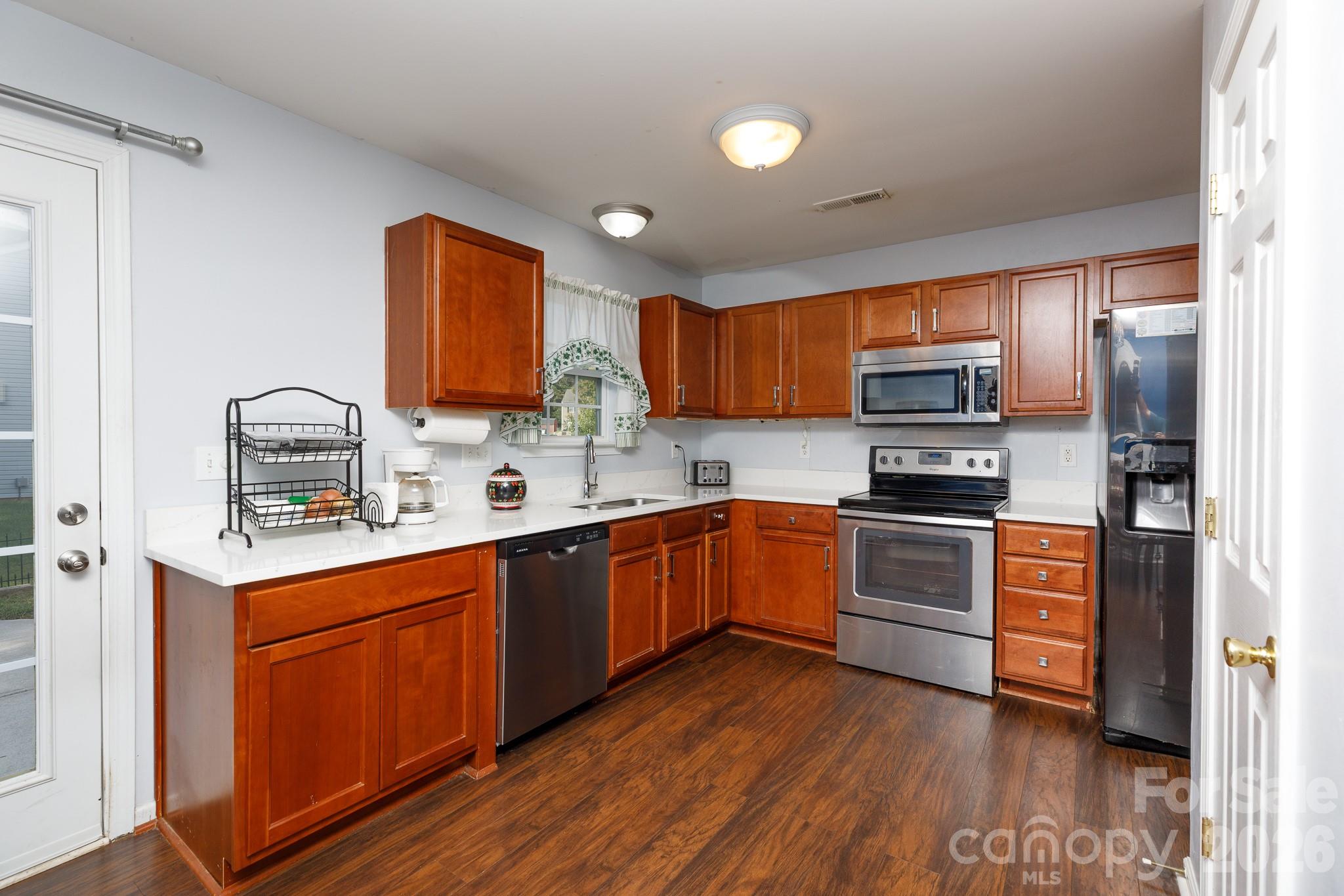 229 Chicago Lane Property Photo 8