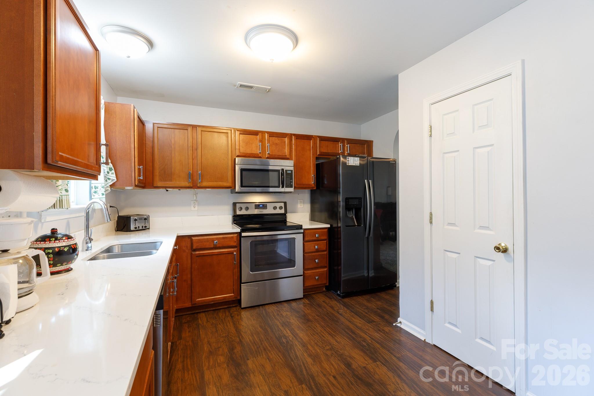 229 Chicago Lane Property Photo 9