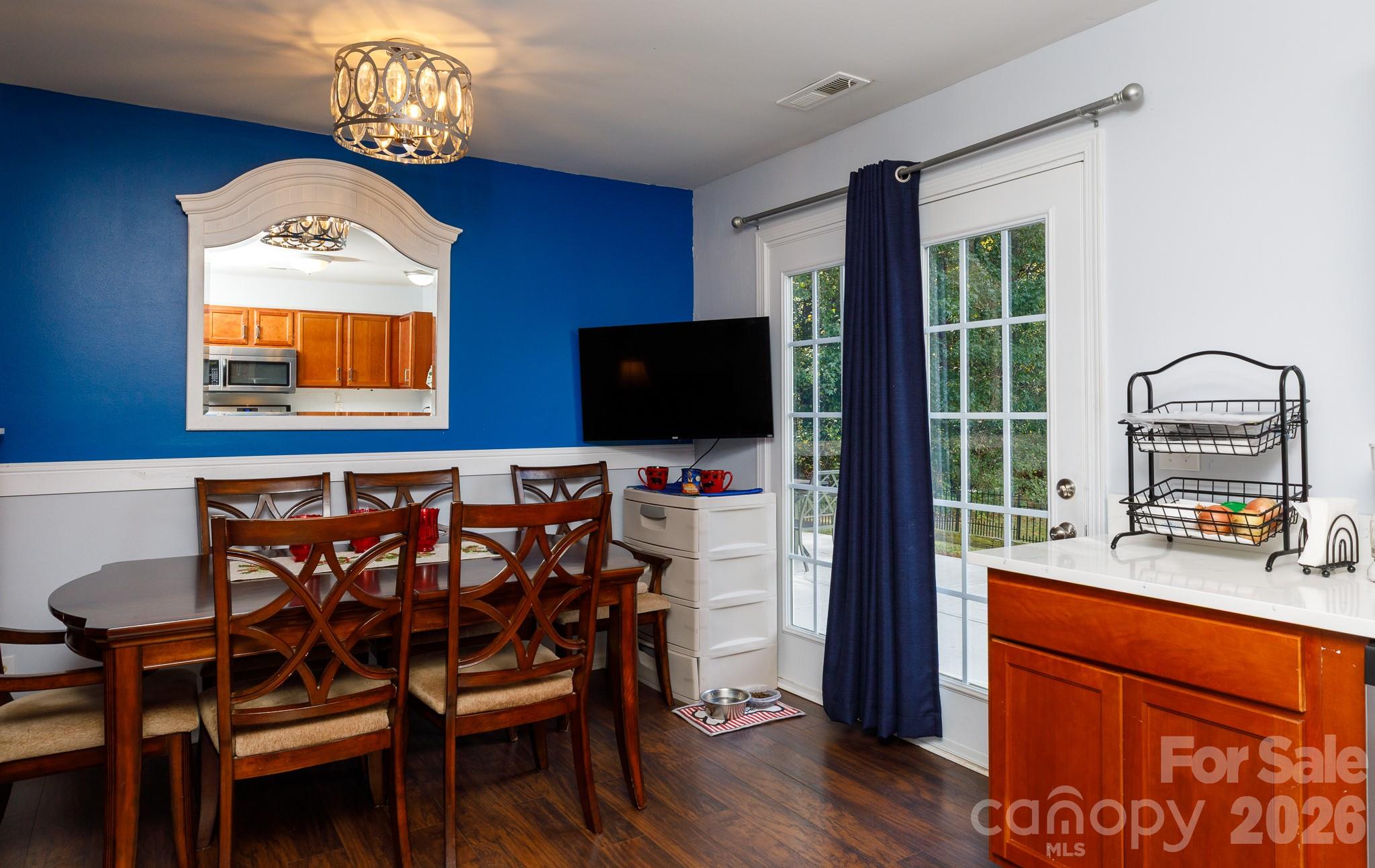 229 Chicago Lane Property Photo 10