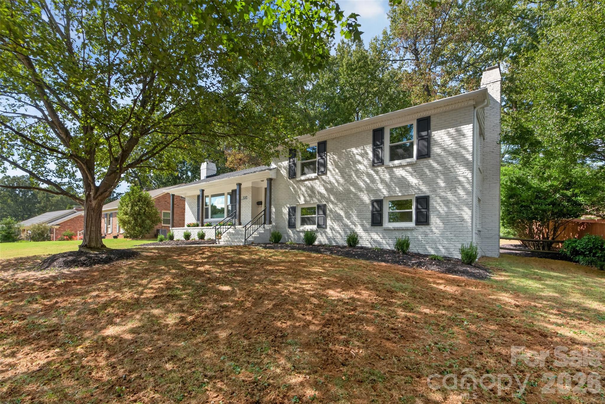 3918 Rhodes Avenue Property Photo 3