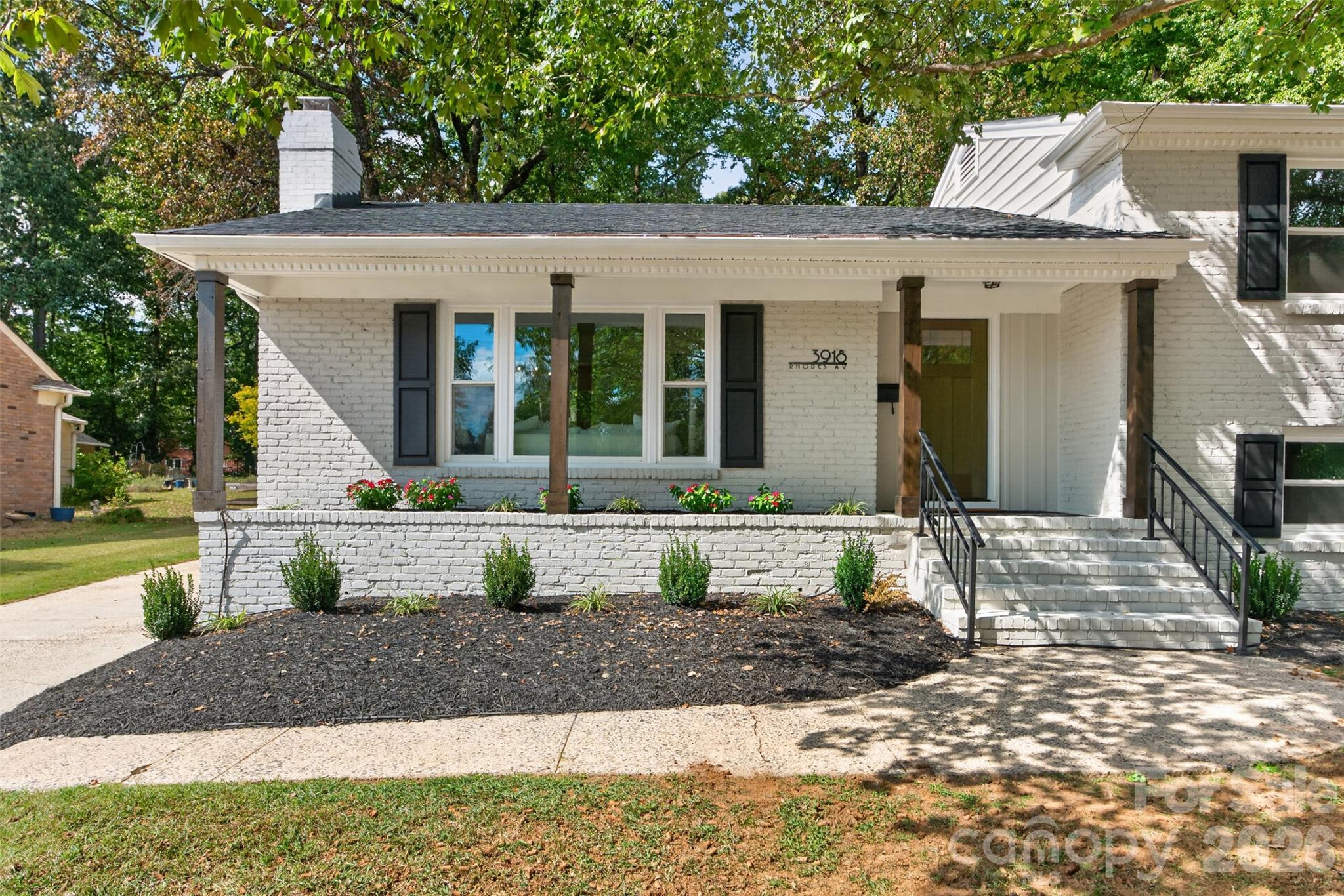 3918 Rhodes Avenue Property Photo 4