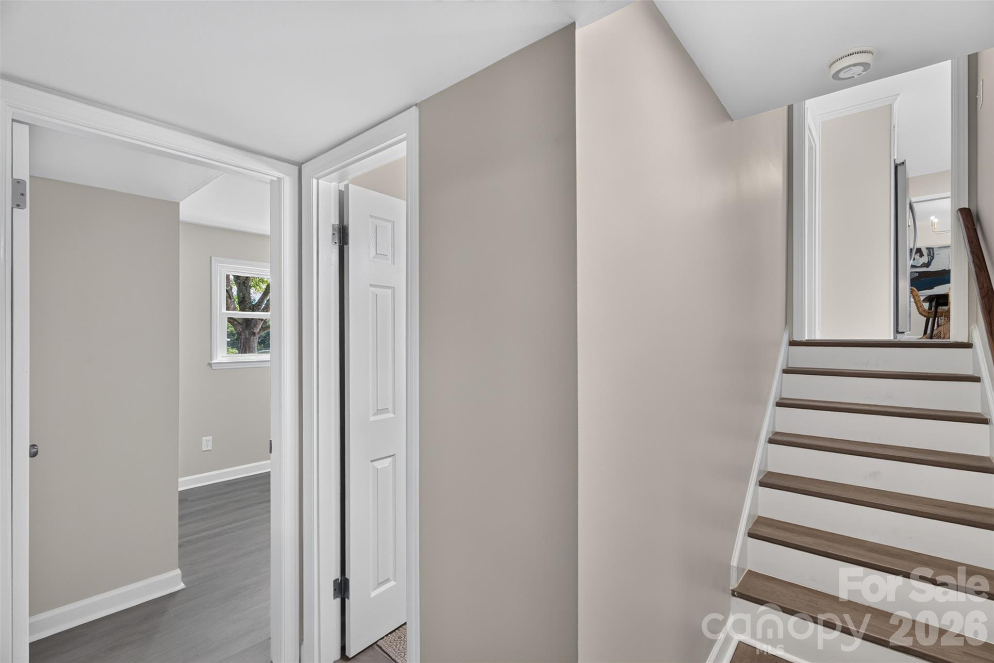 3918 Rhodes Avenue Property Photo 21