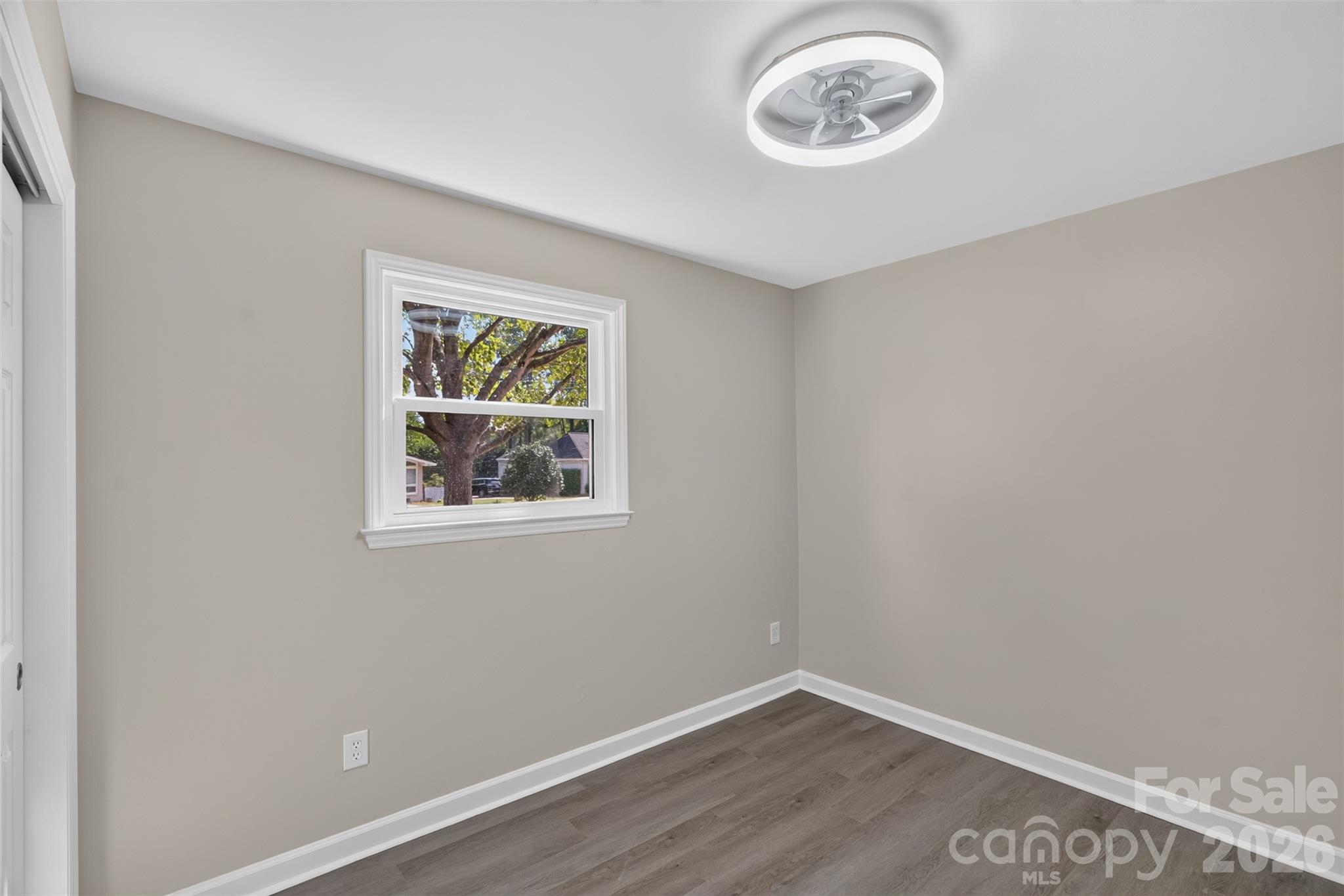 3918 Rhodes Avenue Property Photo 25