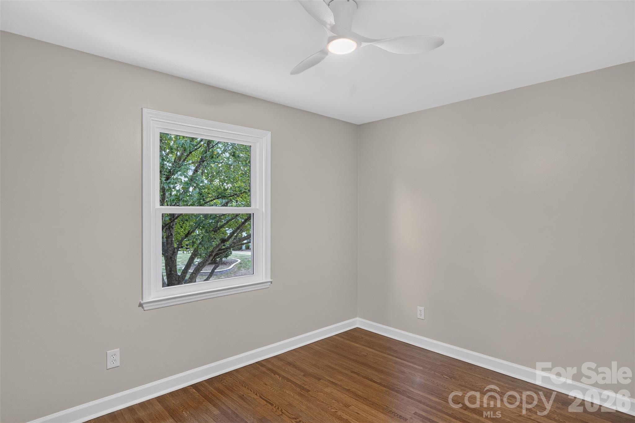 3918 Rhodes Avenue Property Photo 31