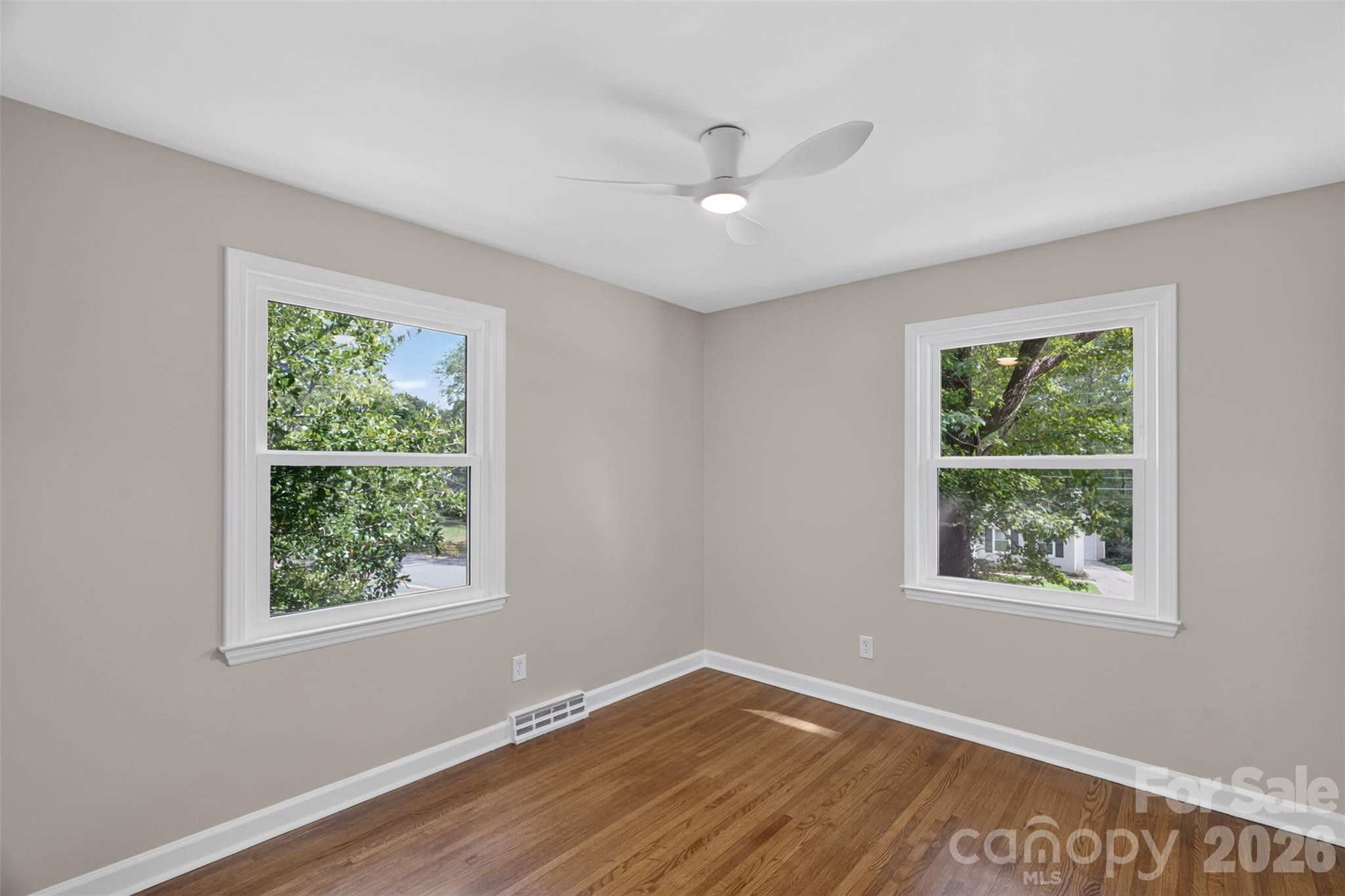 3918 Rhodes Avenue Property Photo 32