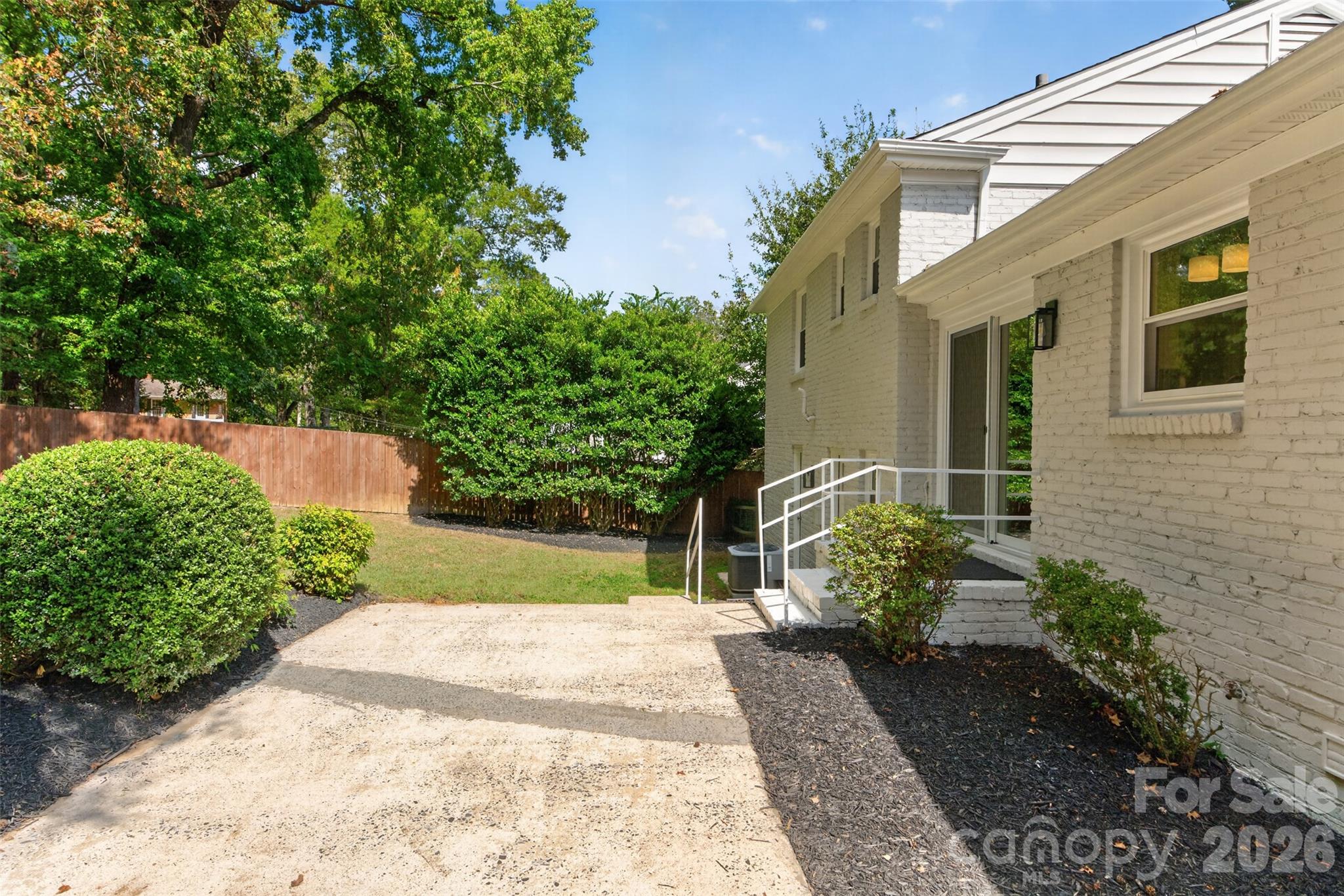 3918 Rhodes Avenue Property Photo 37