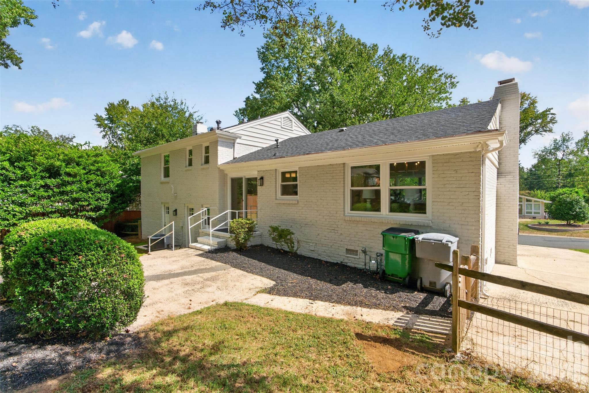 3918 Rhodes Avenue Property Photo 38
