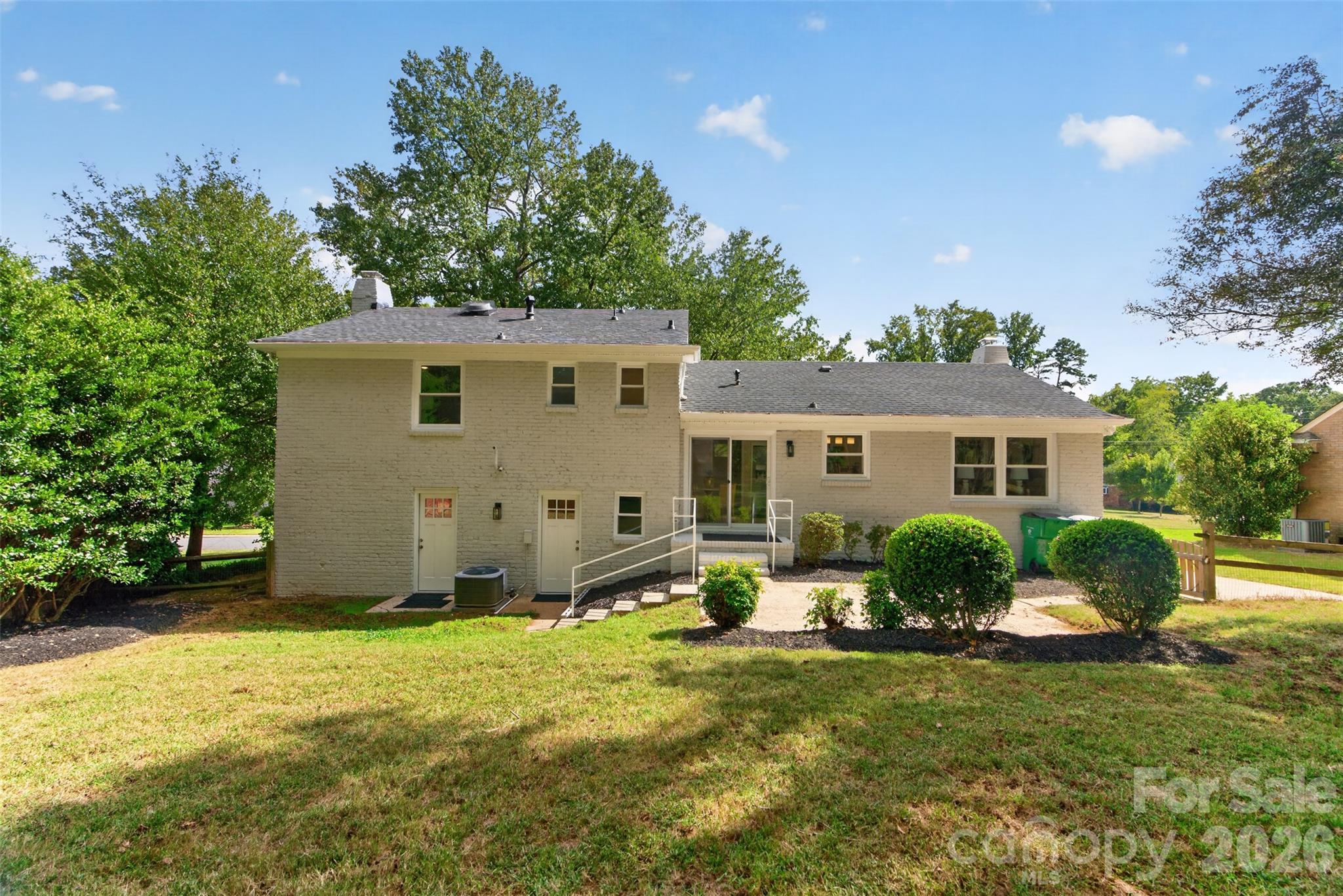 3918 Rhodes Avenue Property Photo 39