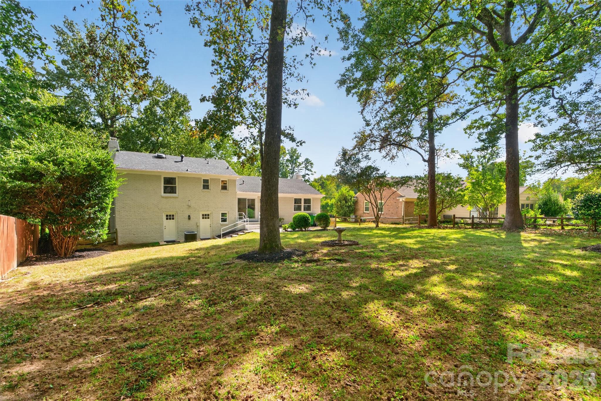 3918 Rhodes Avenue Property Photo 40