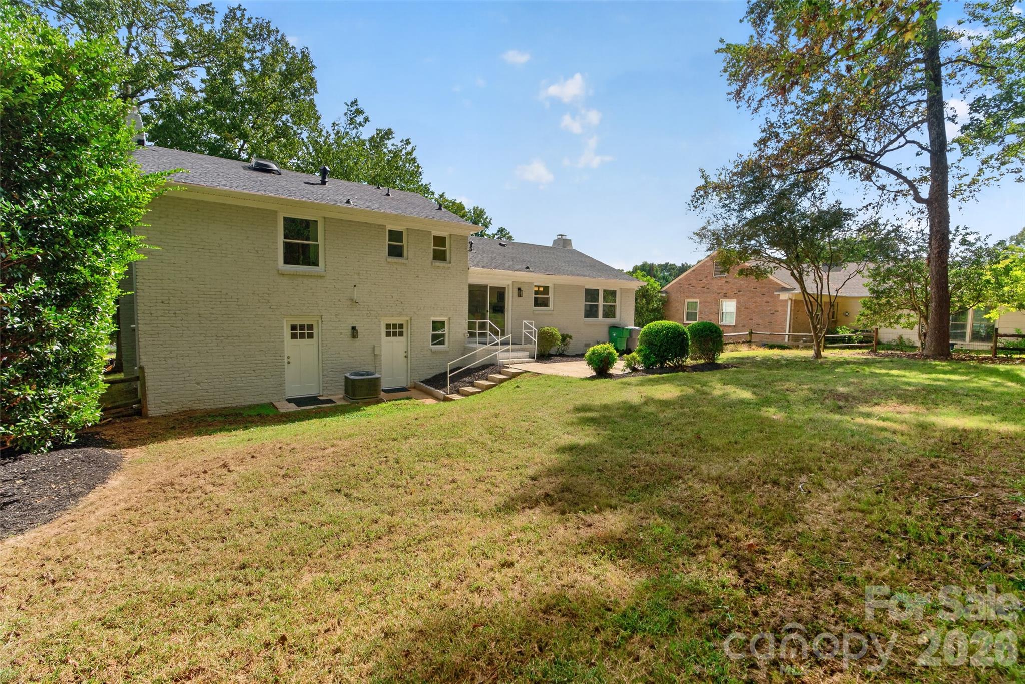 3918 Rhodes Avenue Property Photo 42