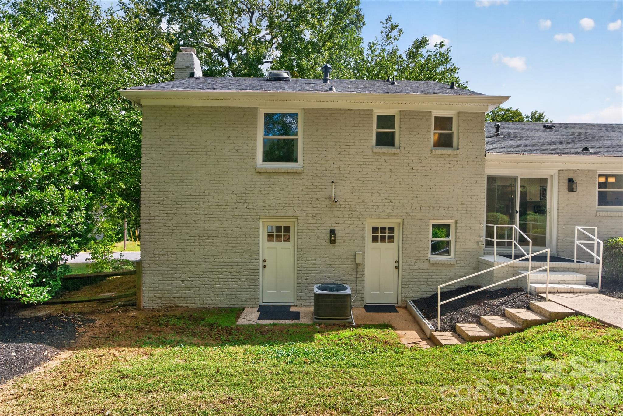 3918 Rhodes Avenue Property Photo 43