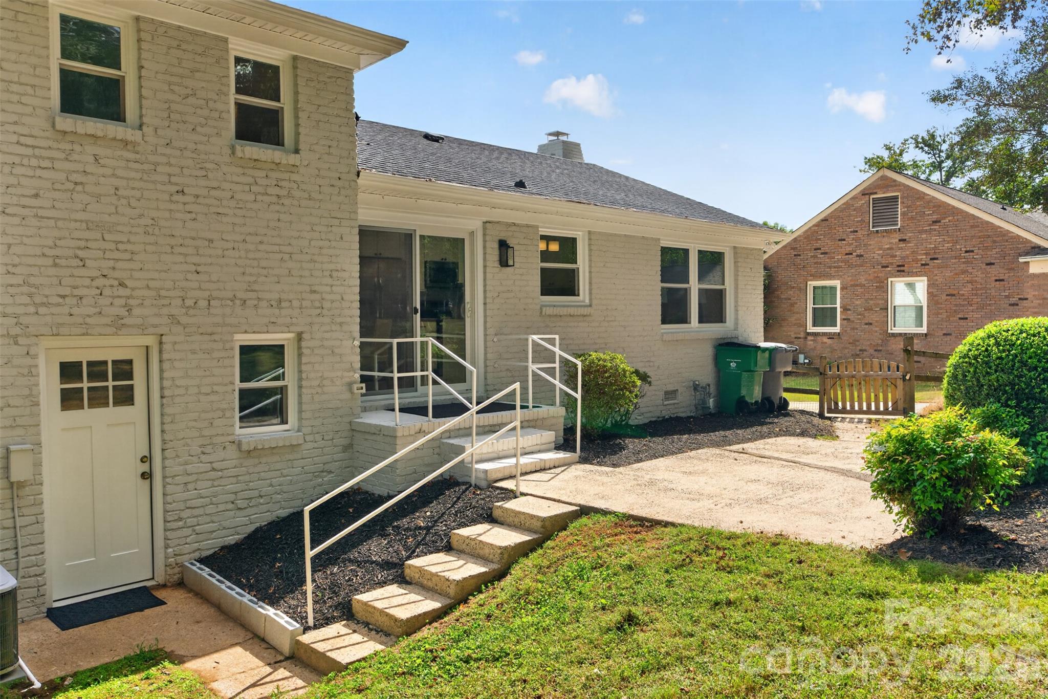 3918 Rhodes Avenue Property Photo 44
