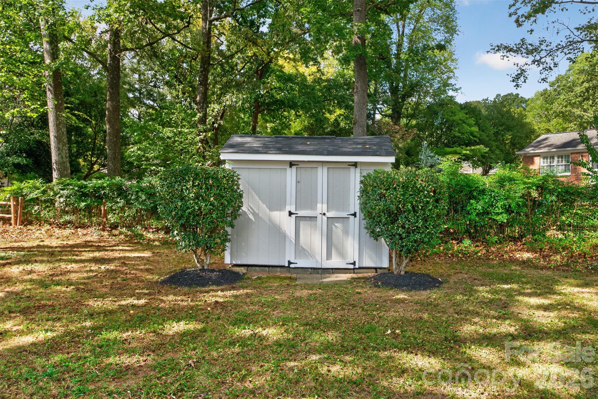 3918 Rhodes Avenue Property Photo 45