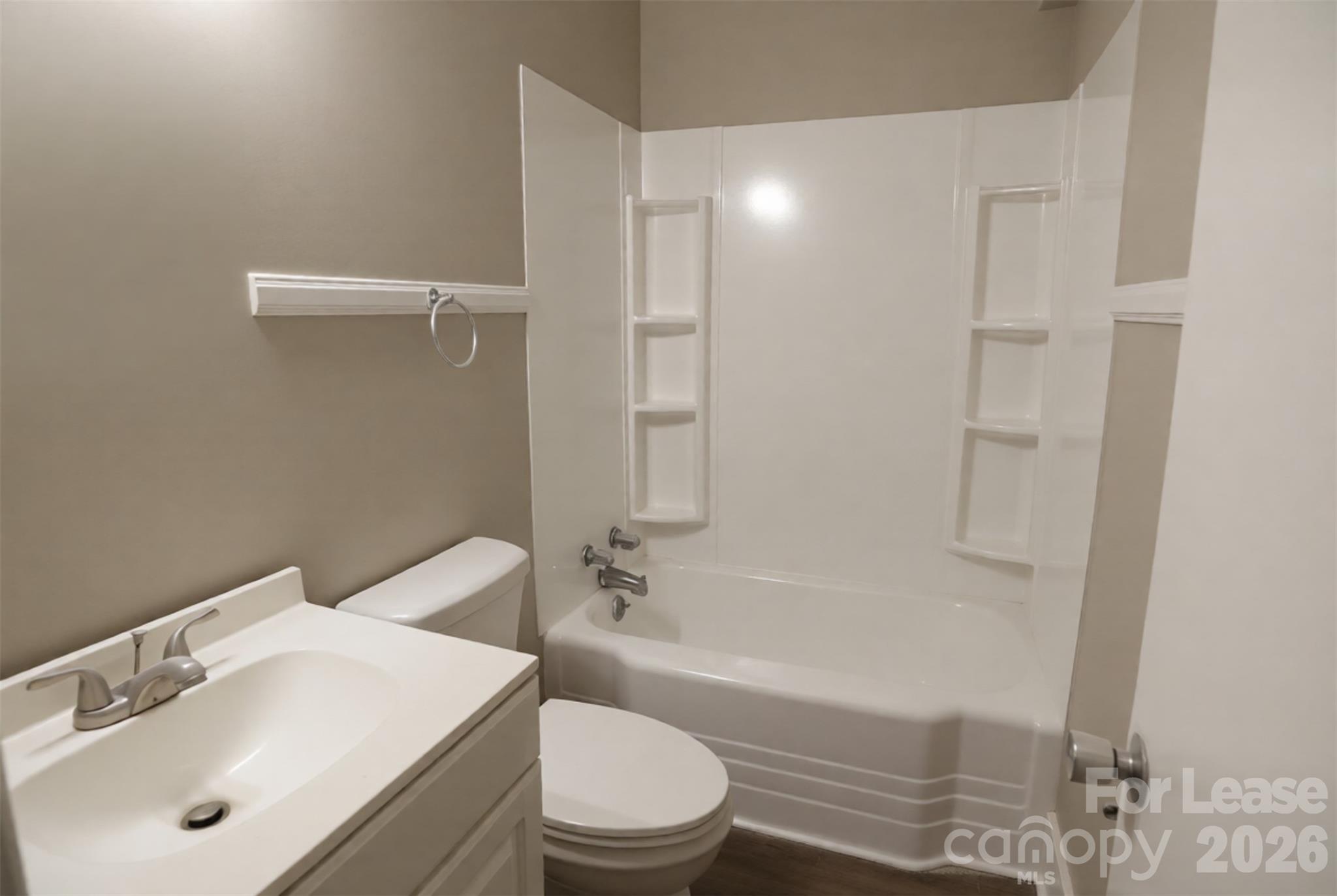 435 Arlington Circle B Property Photo 6