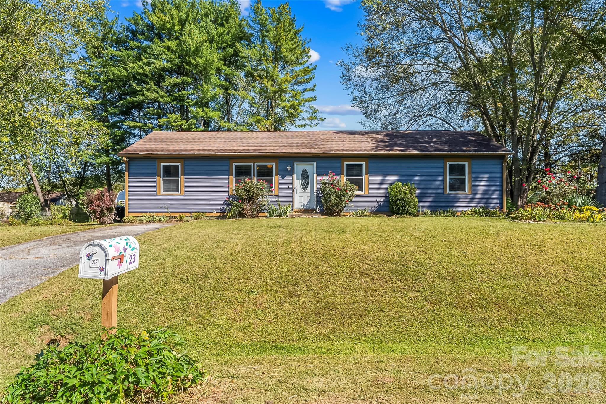 23 E Silverleaf Drive Property Photo 1