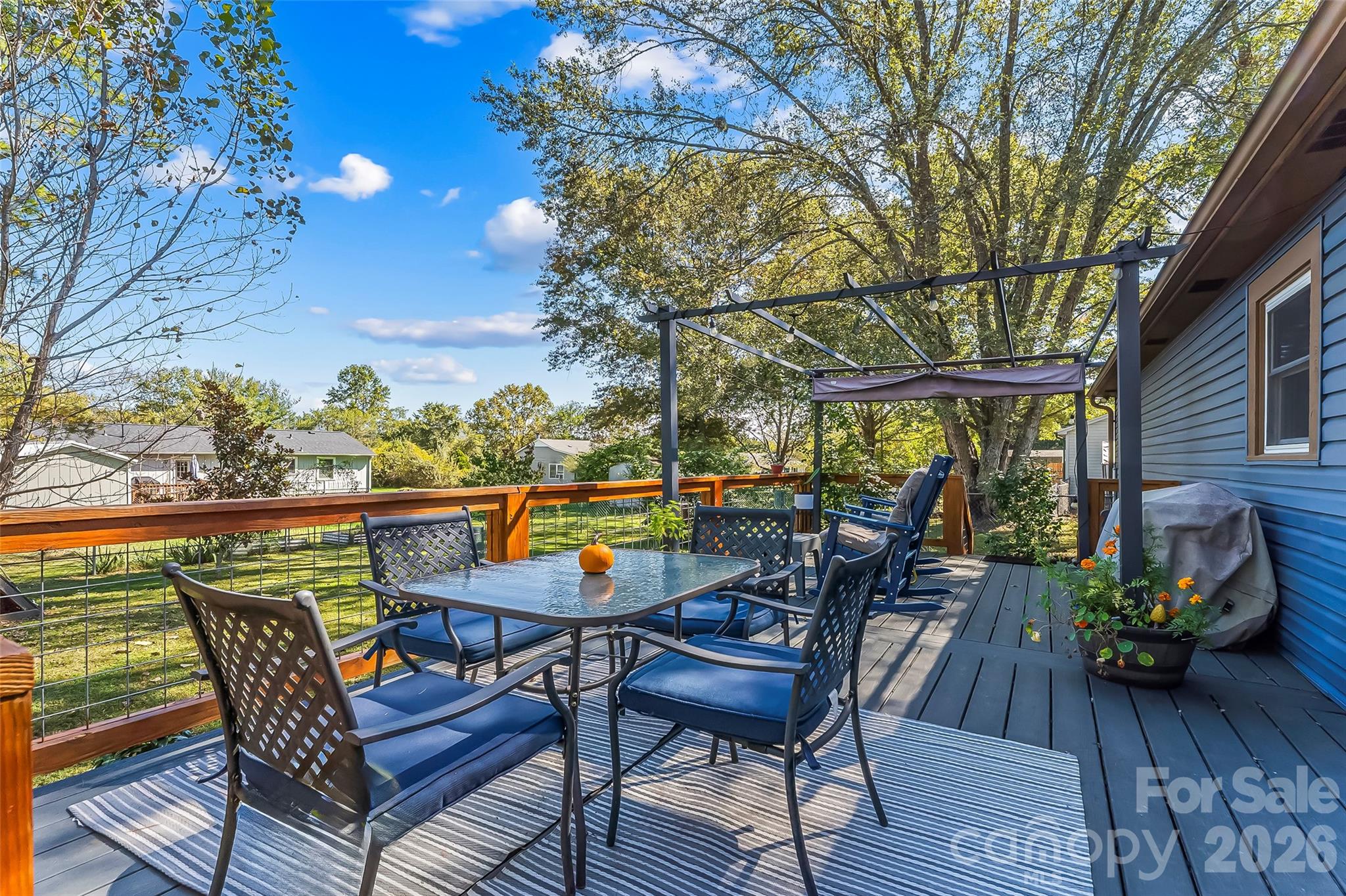 23 E Silverleaf Drive Property Photo 2