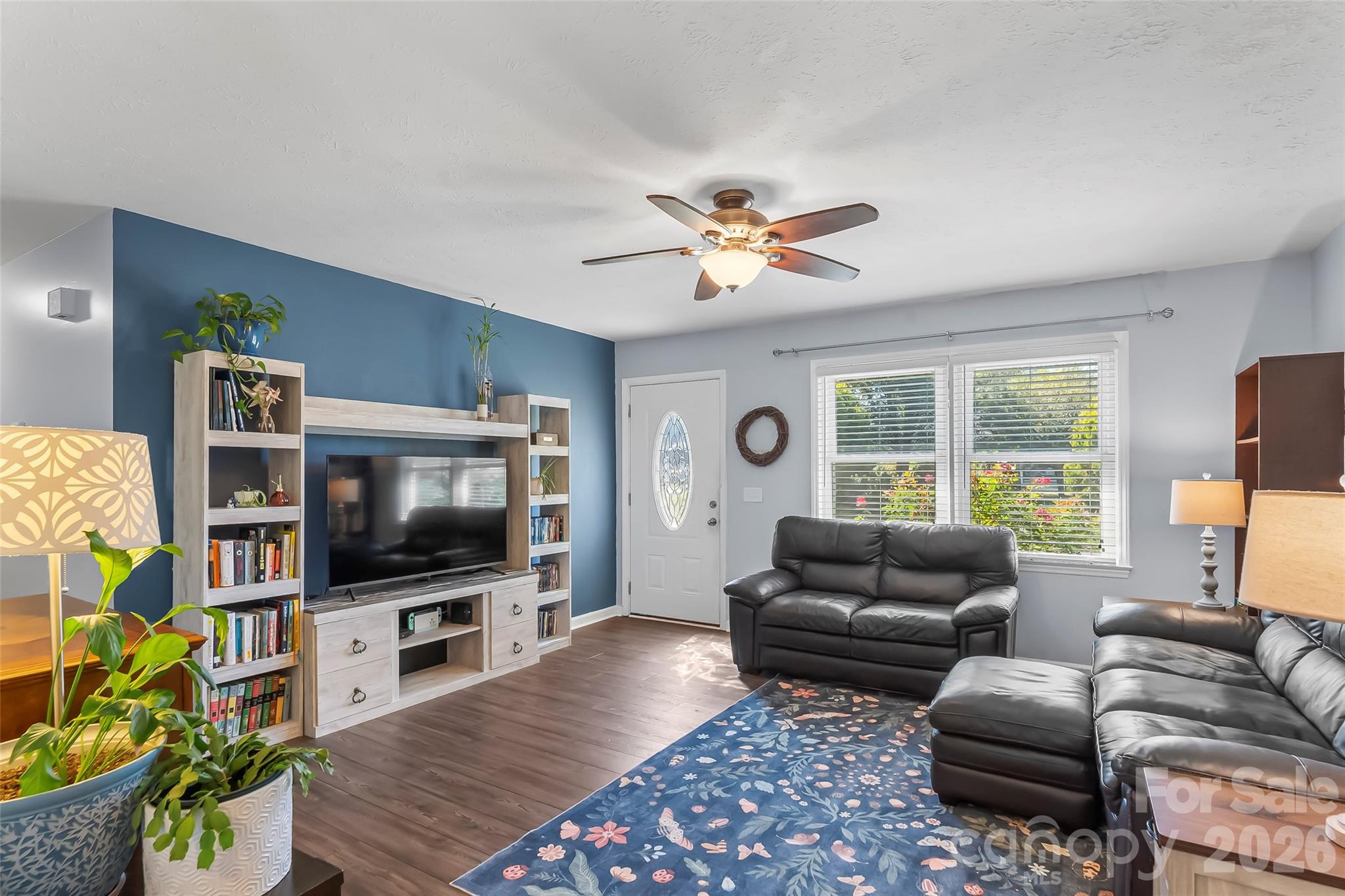 23 E Silverleaf Drive Property Photo 3