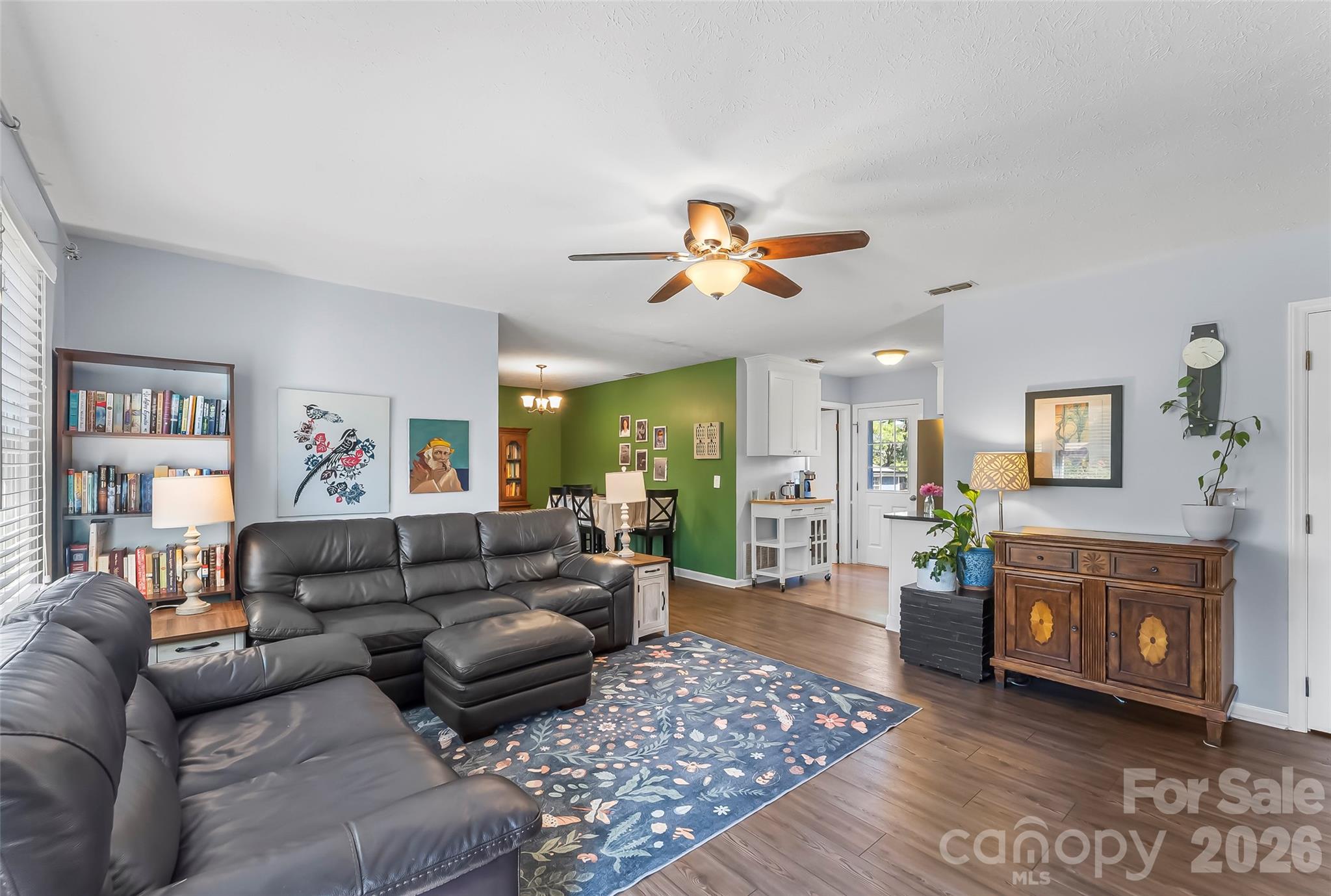 23 E Silverleaf Drive Property Photo 4