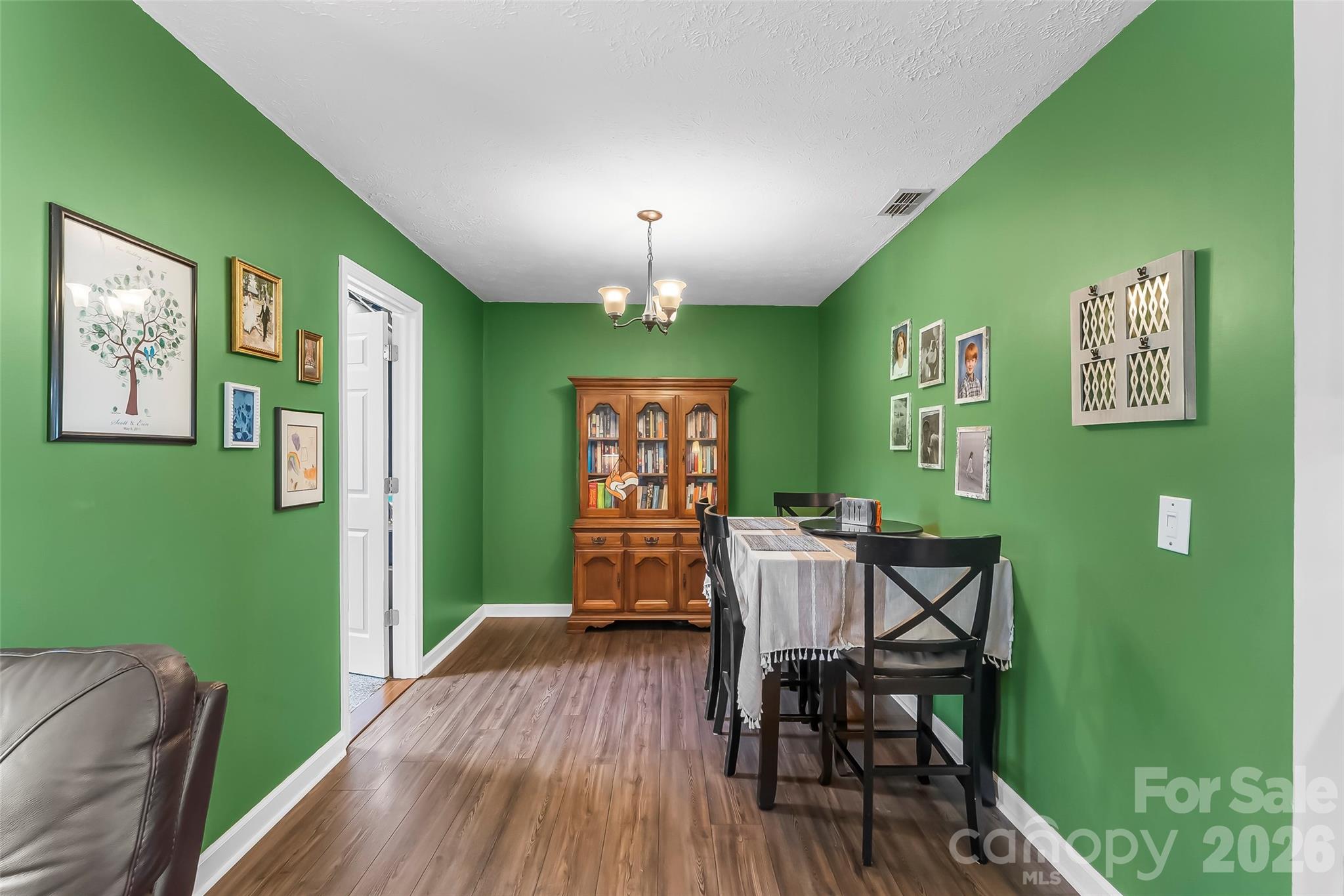 23 E Silverleaf Drive Property Photo 8