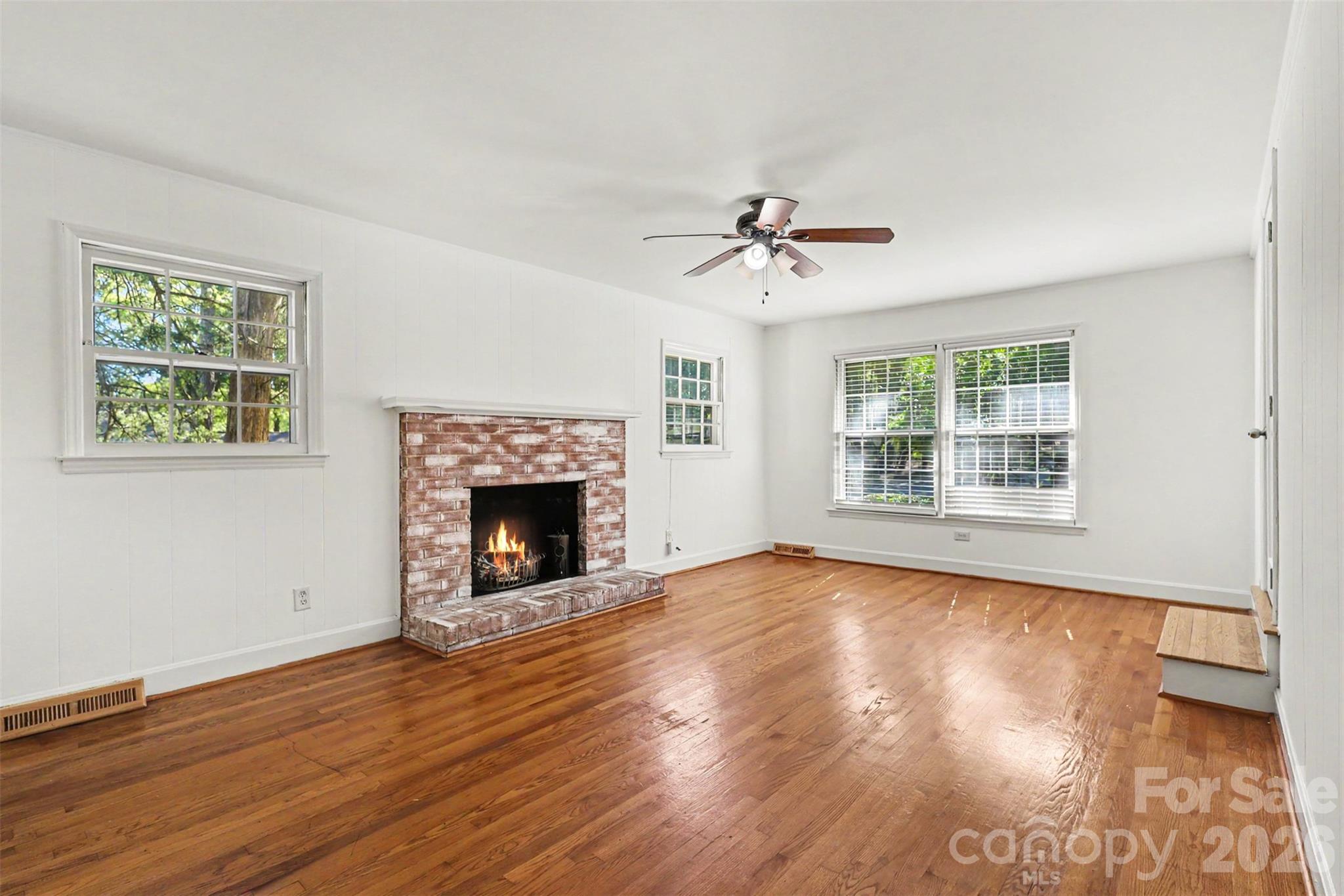 833 Archdale Drive Property Photo 3