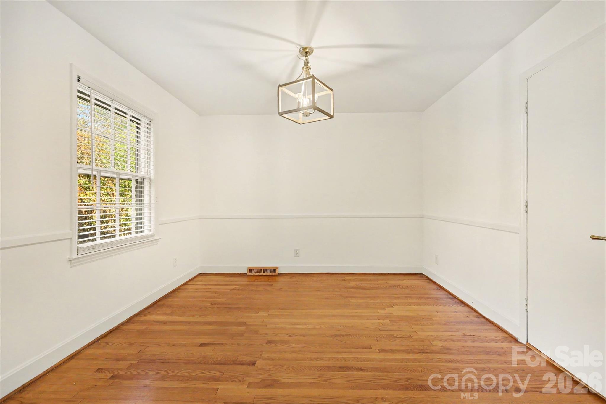 833 Archdale Drive Property Photo 11