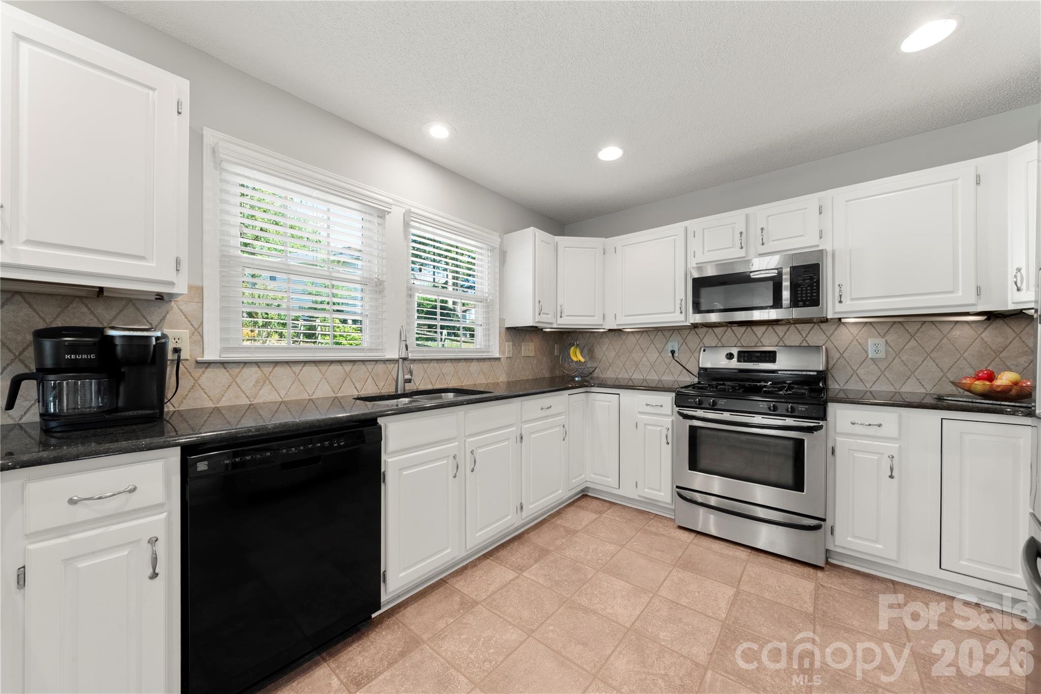 421 Halliwell Street Property Photo 21