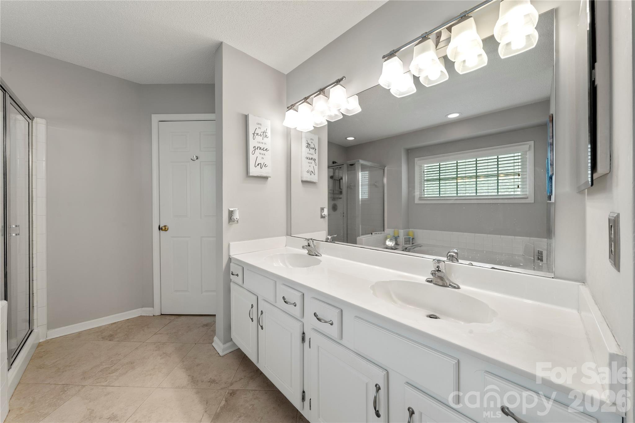 421 Halliwell Street Property Photo 33