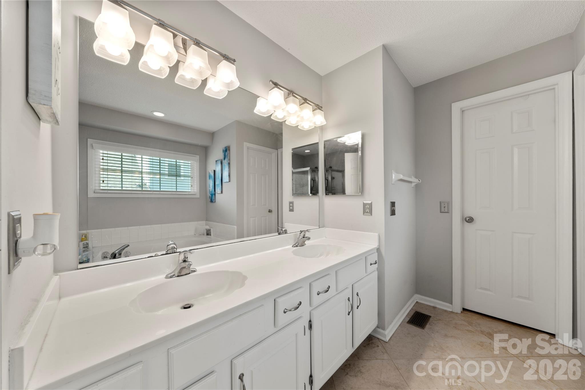 421 Halliwell Street Property Photo 36