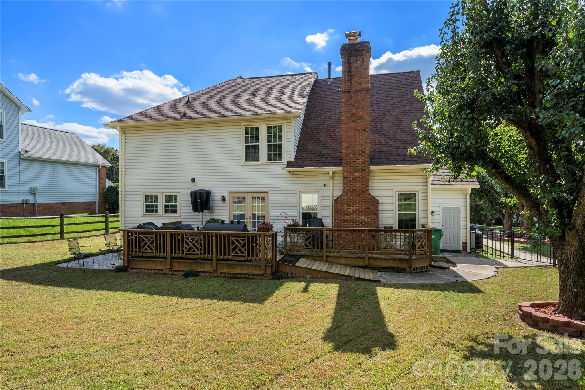 421 Halliwell Street Property Photo 38