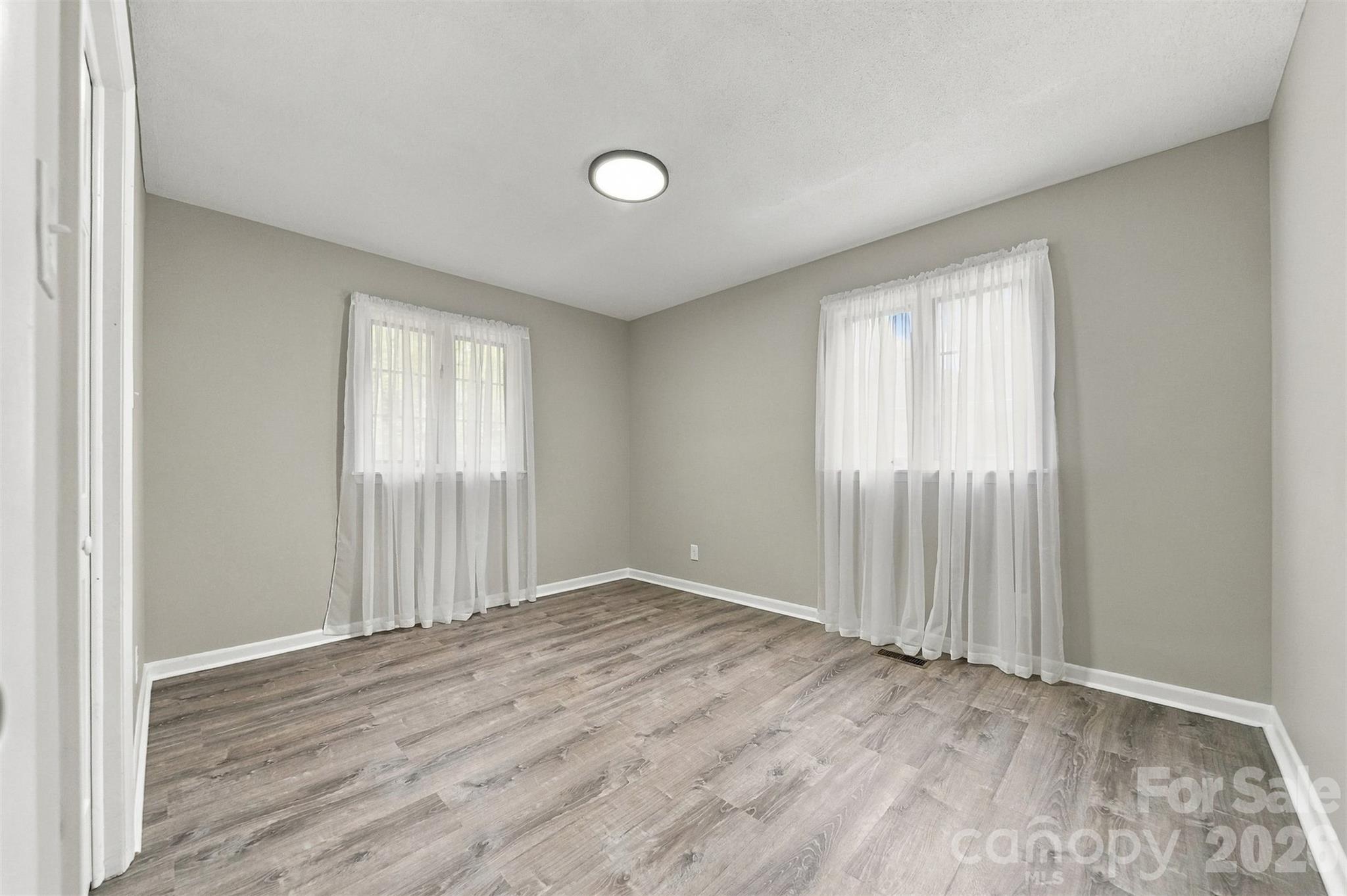 803 E 24th Street Property Photo 20
